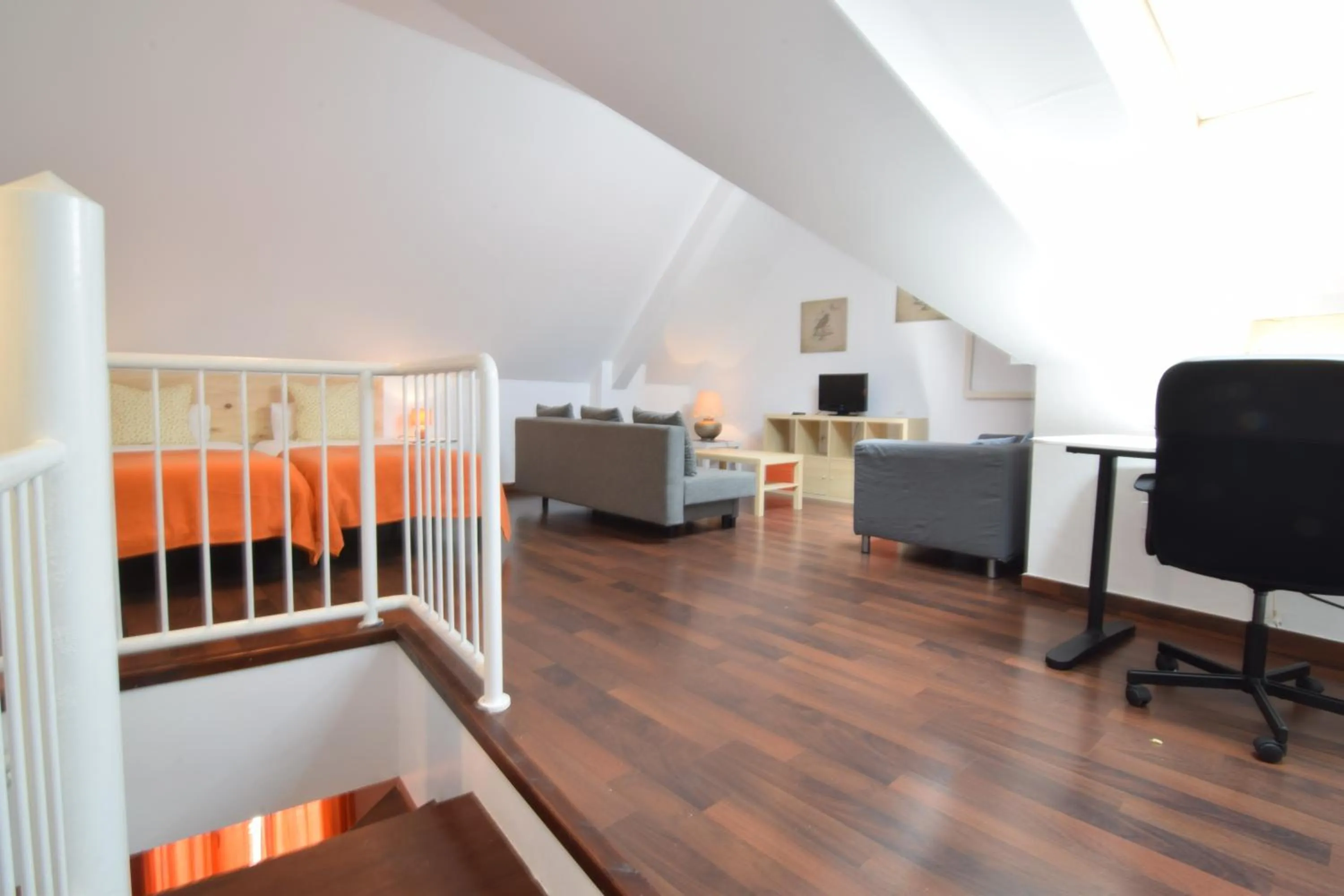 Photo of the whole room in Letmalaga Economy Bishop Orchard