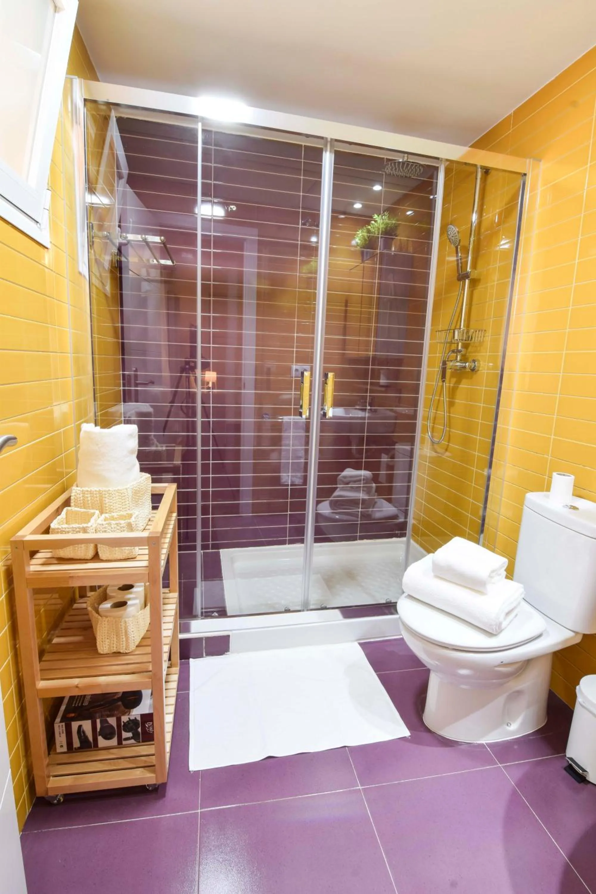 Bathroom in Letmalaga Economy Bishop Orchard