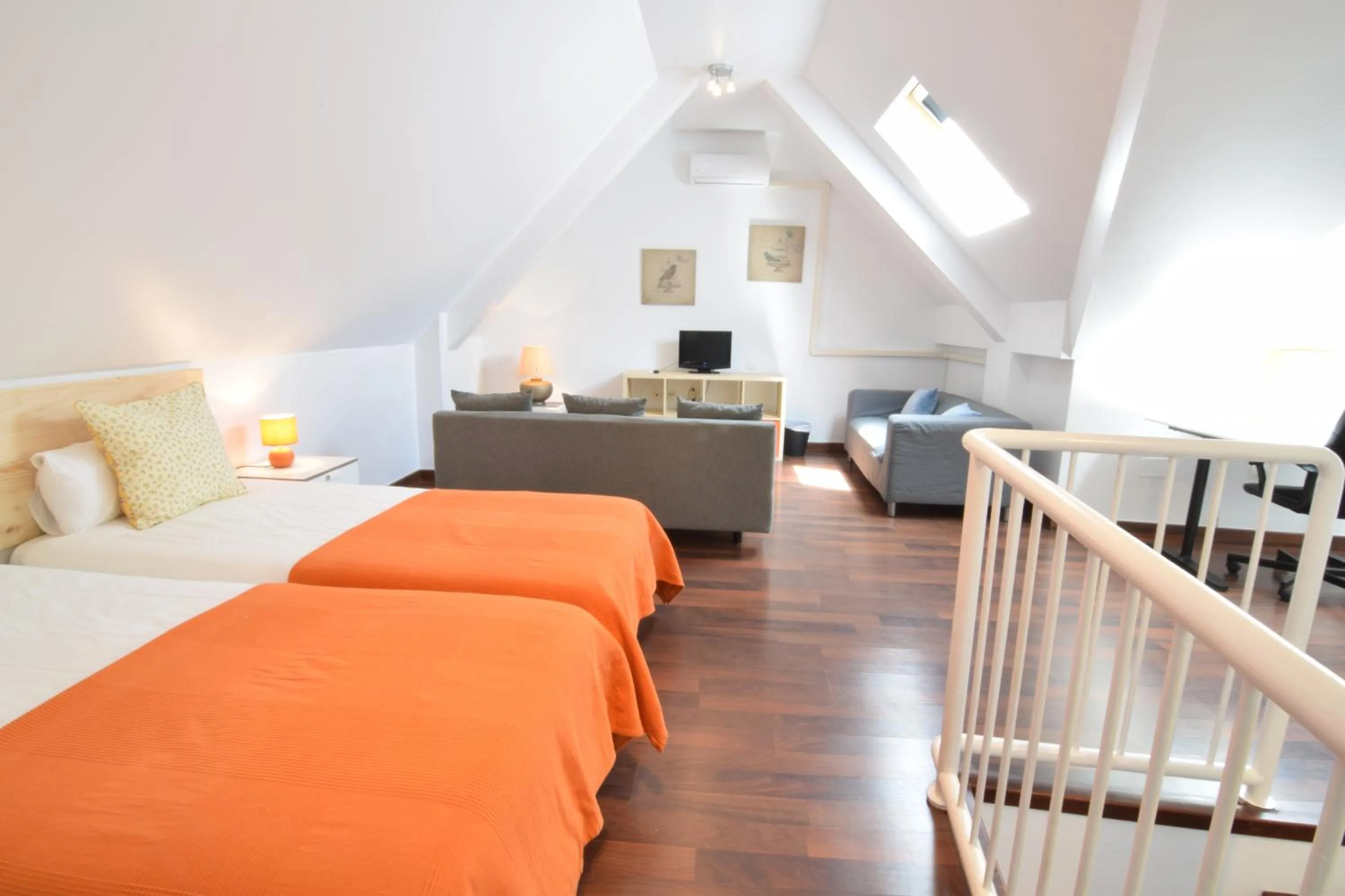 Photo of the whole room in Letmalaga Economy Bishop Orchard