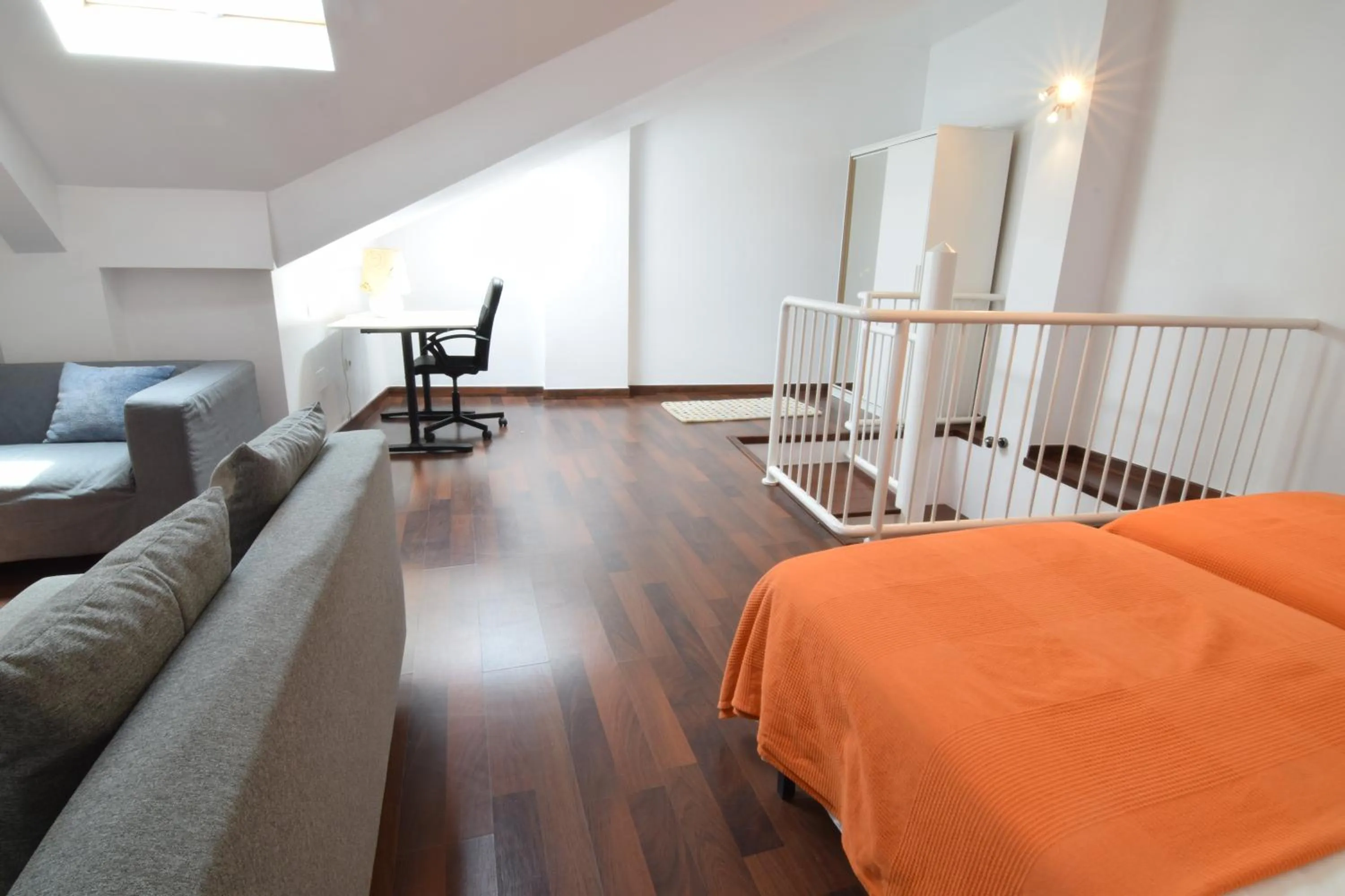 Photo of the whole room in Letmalaga Economy Bishop Orchard