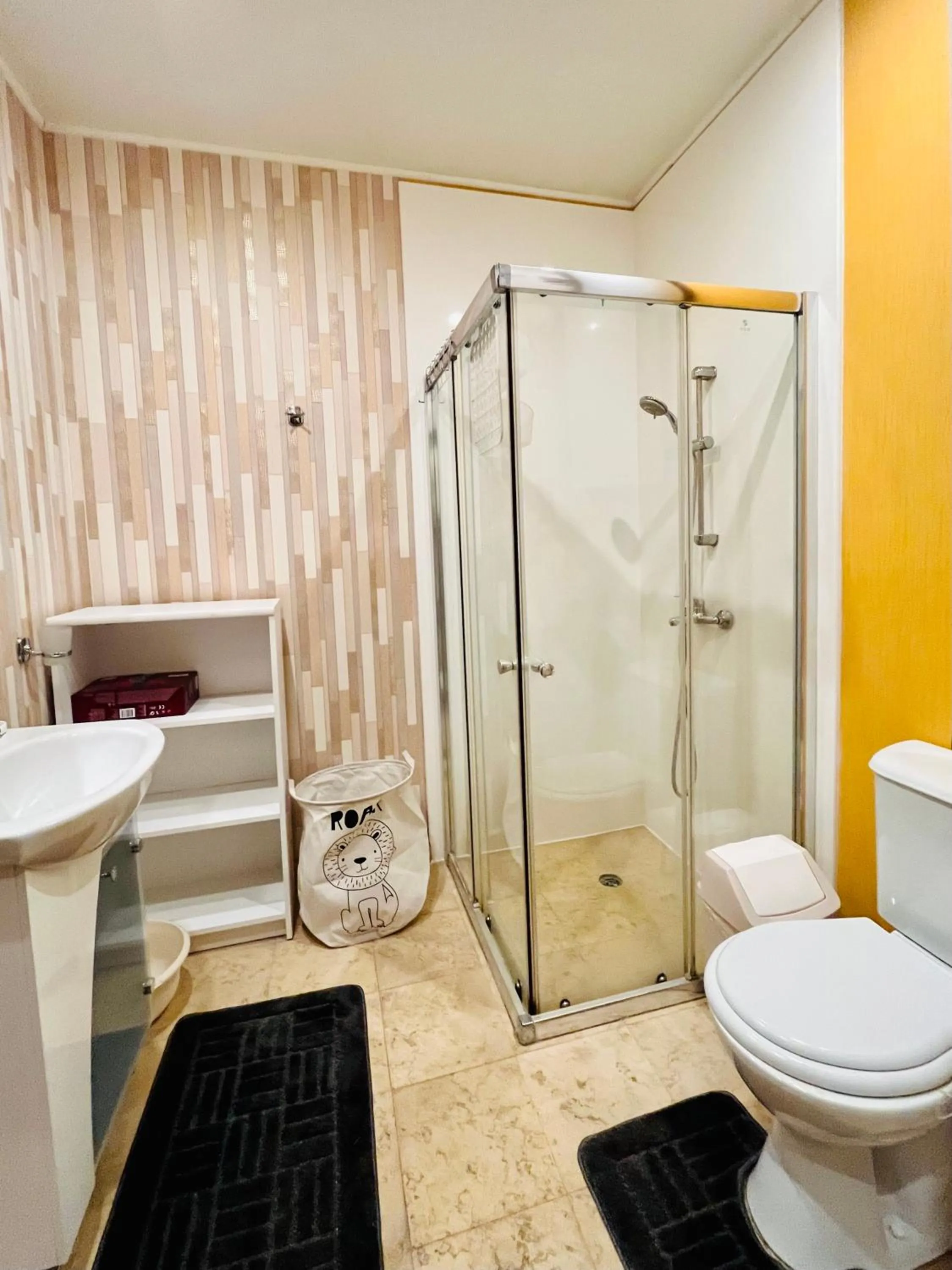 Bathroom in Sea View Rental Iglika Apartments