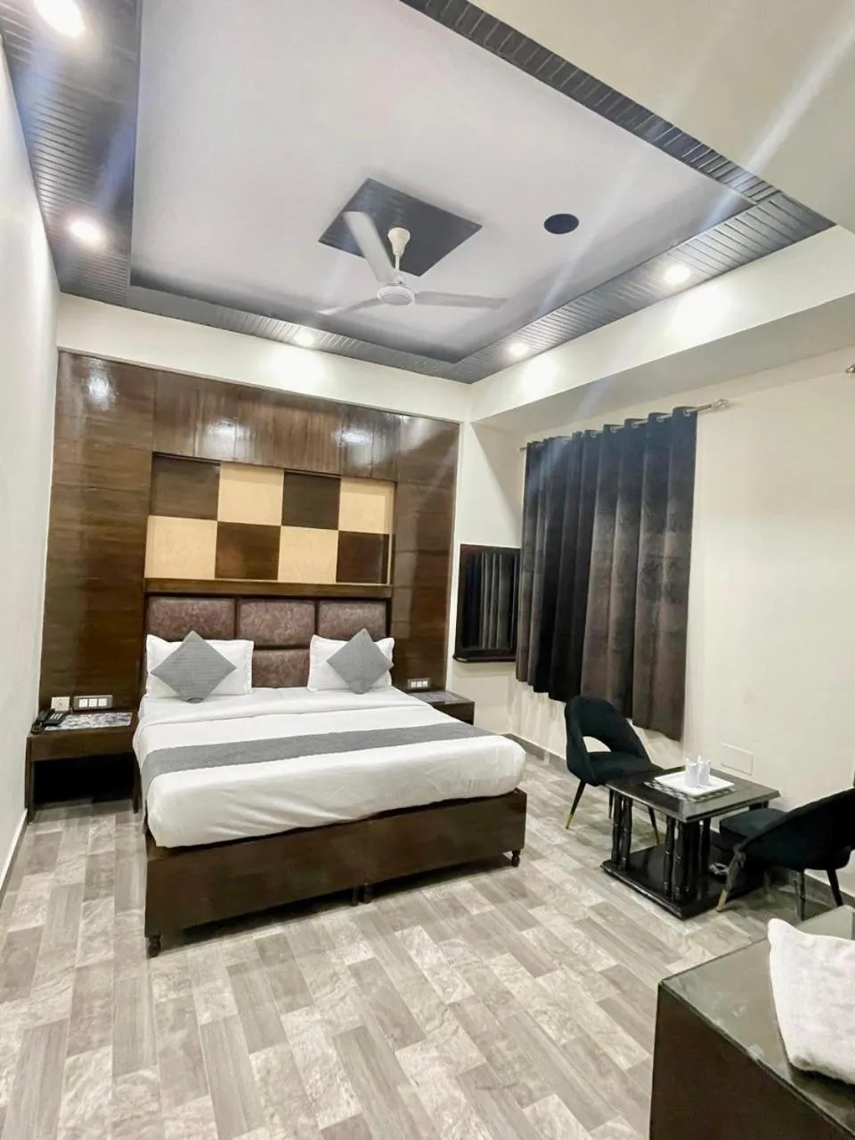 Bedroom, Bed in Hotel Radiance, Karol Bagh, New Delhi