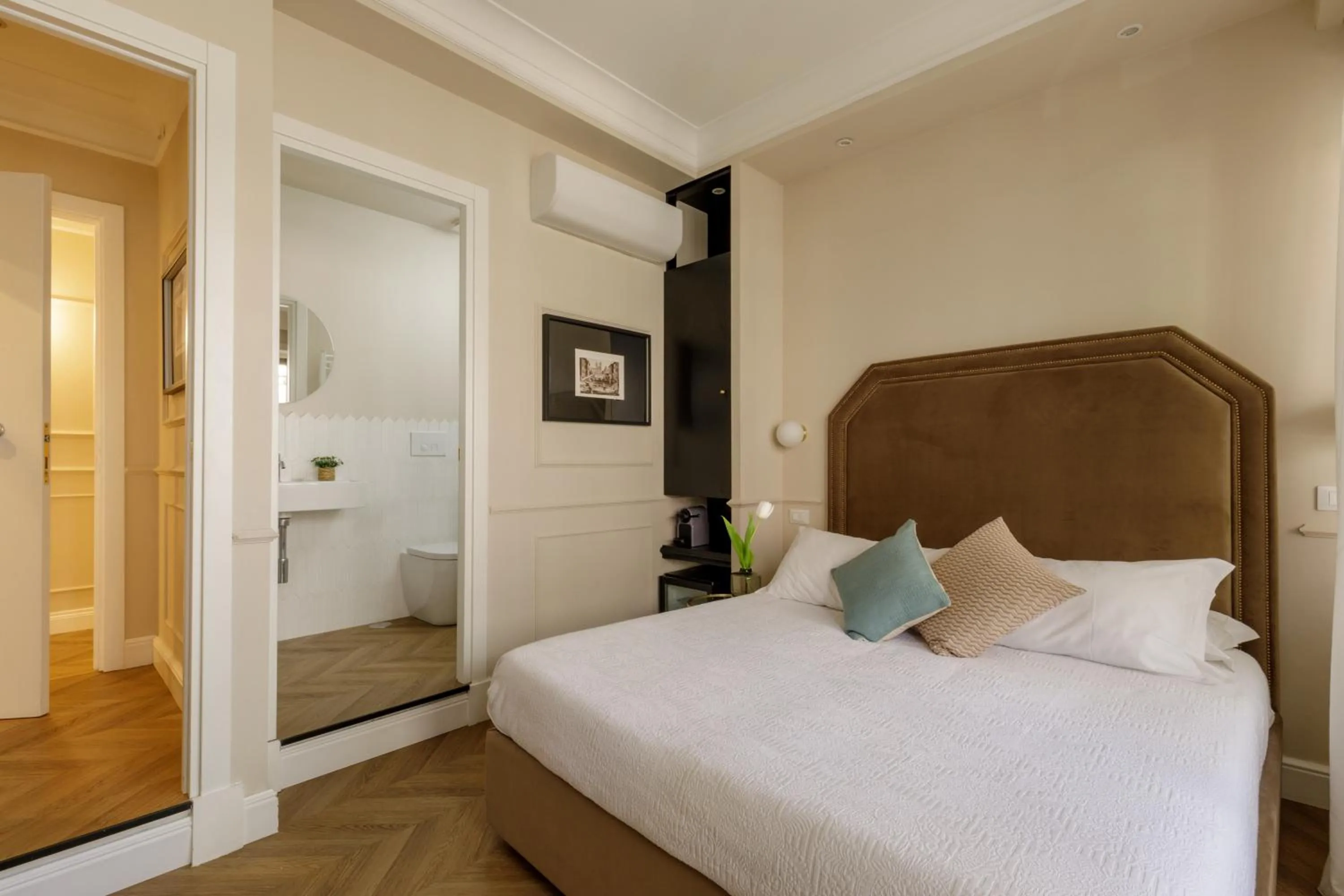 Photo of the whole room, Bed in La Locanda di Piazza del Popolo