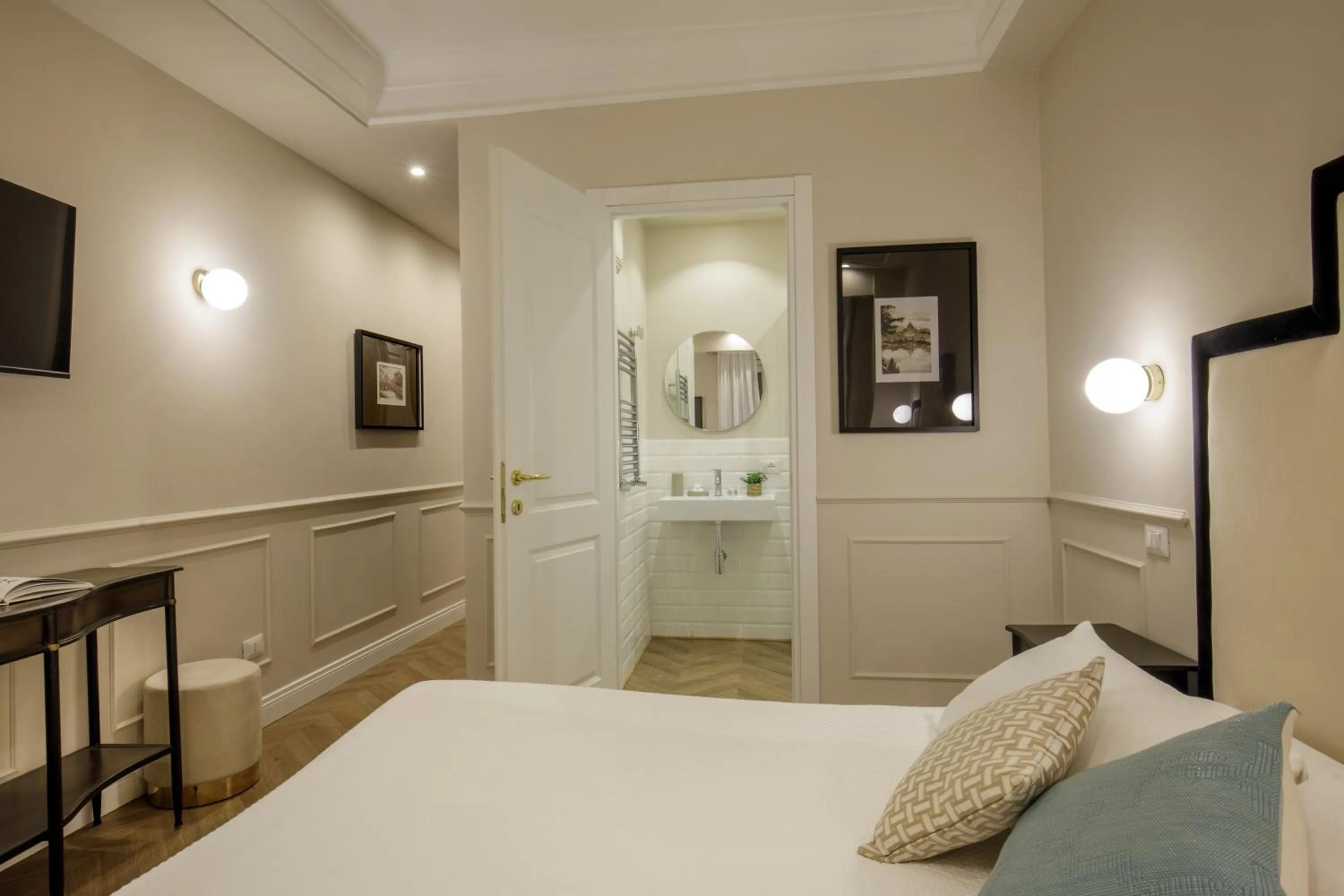 Photo of the whole room, Bed in La Locanda di Piazza del Popolo