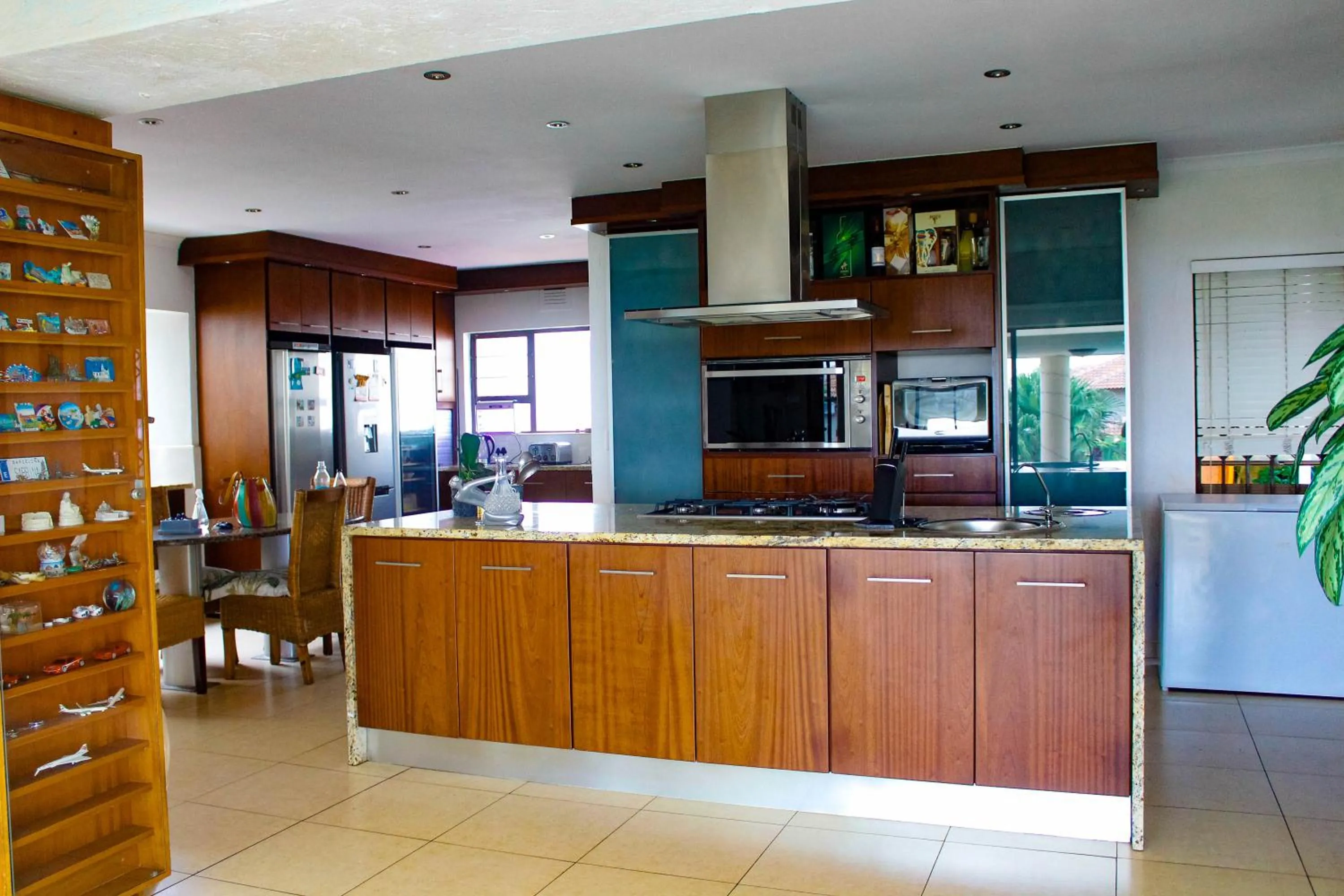 Kitchen or kitchenette in La Dolce Vita Umhlanga Guesthouse