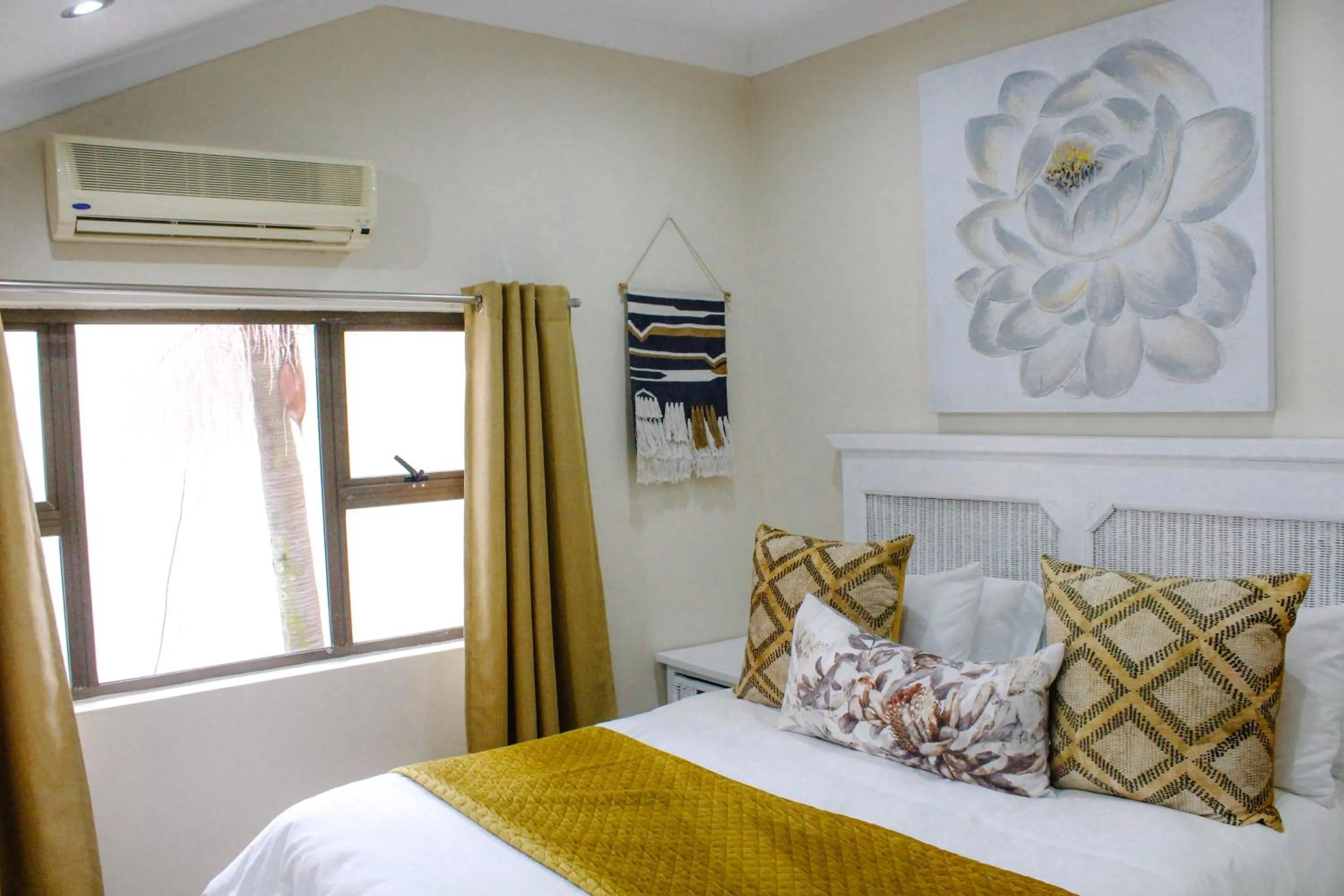 Bedroom, Bed in La Dolce Vita Umhlanga Guesthouse