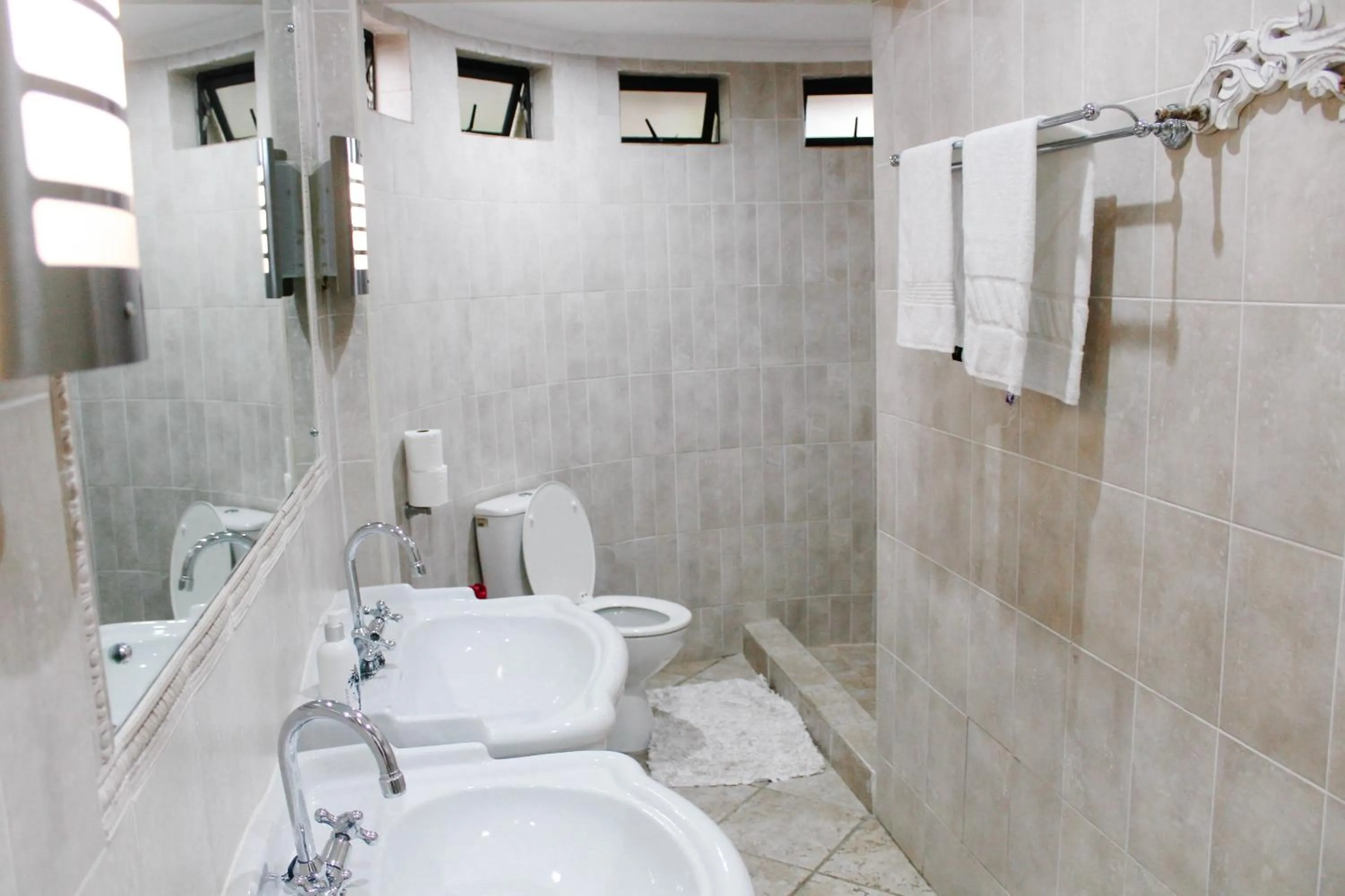 Shower in La Dolce Vita Umhlanga Guesthouse