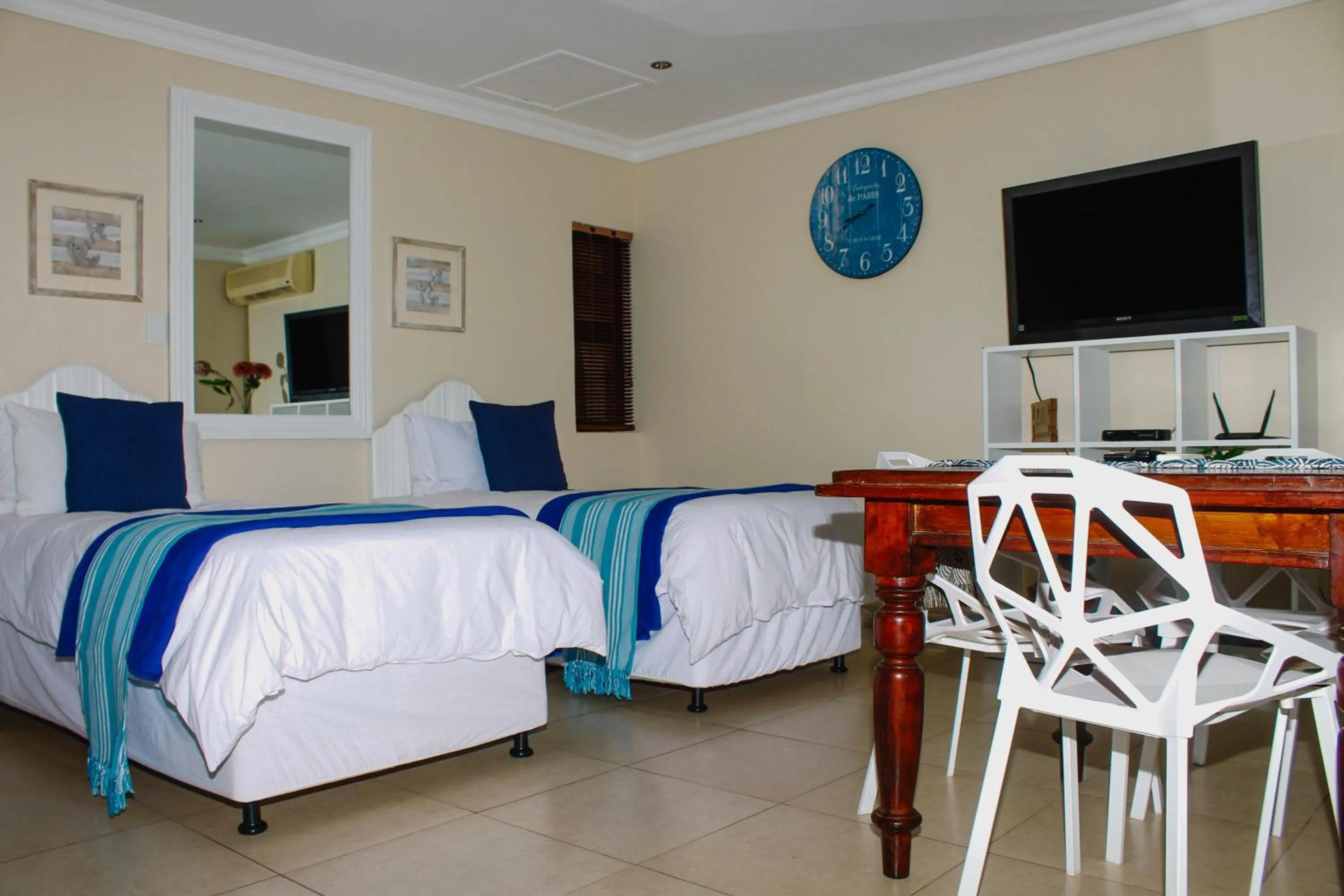 Bedroom, Bed in La Dolce Vita Umhlanga Guesthouse