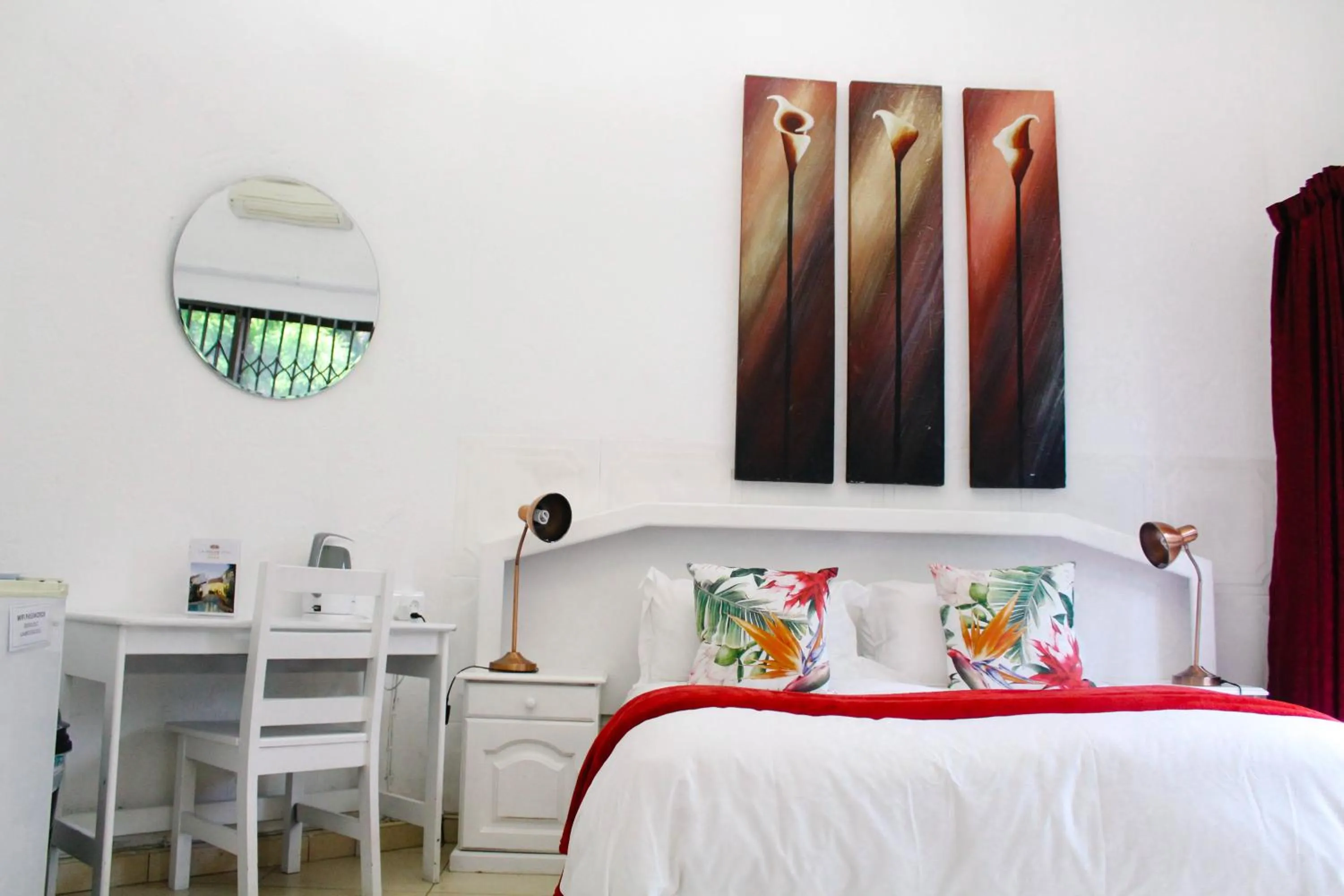 Bedroom, Bed in La Dolce Vita Umhlanga Guesthouse