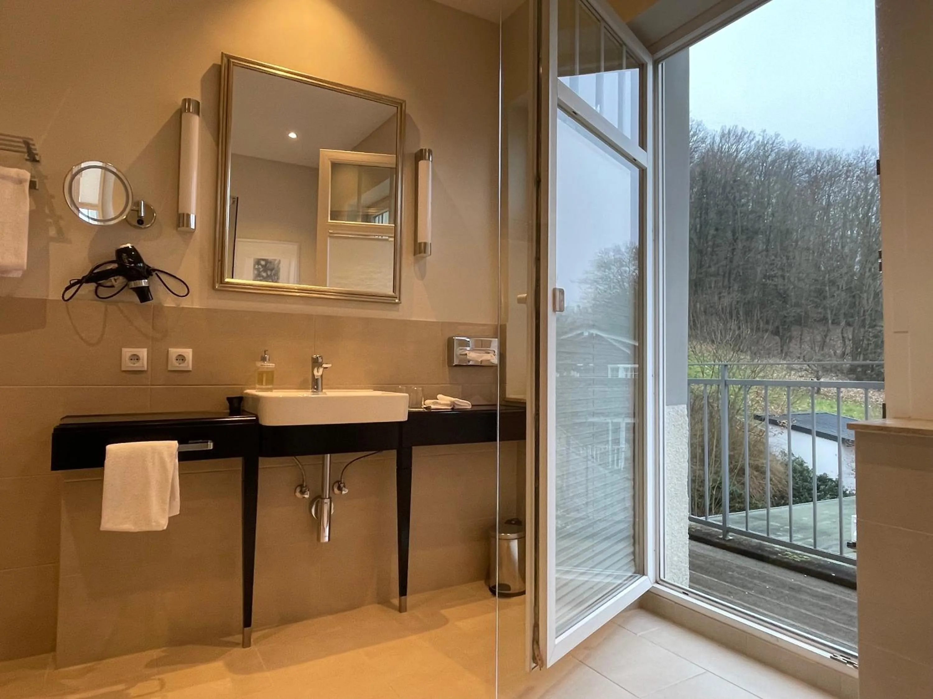 Natural landscape in Villa Waldfrieden - Design trifft Budget