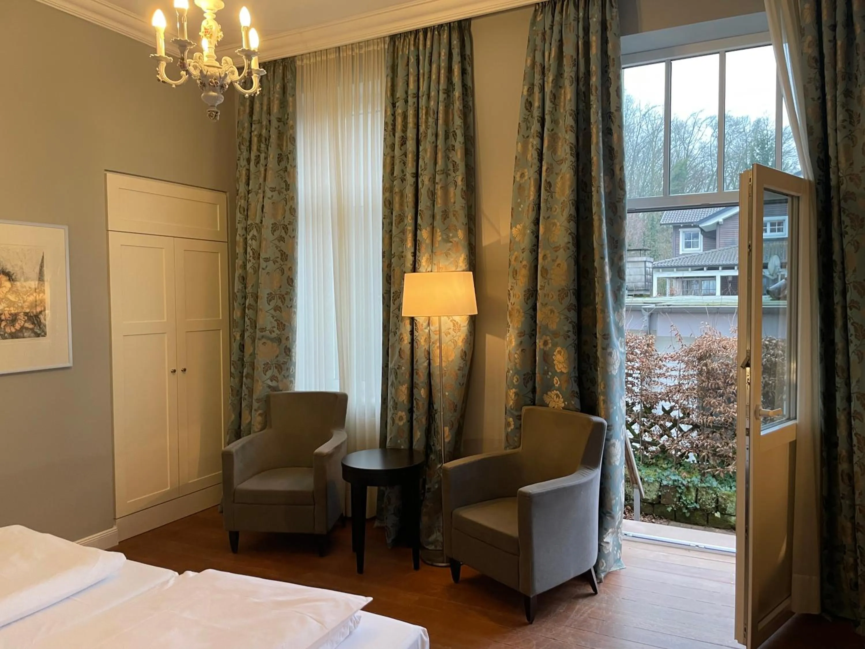 Photo of the whole room, Bed in Villa Waldfrieden - Design trifft Budget