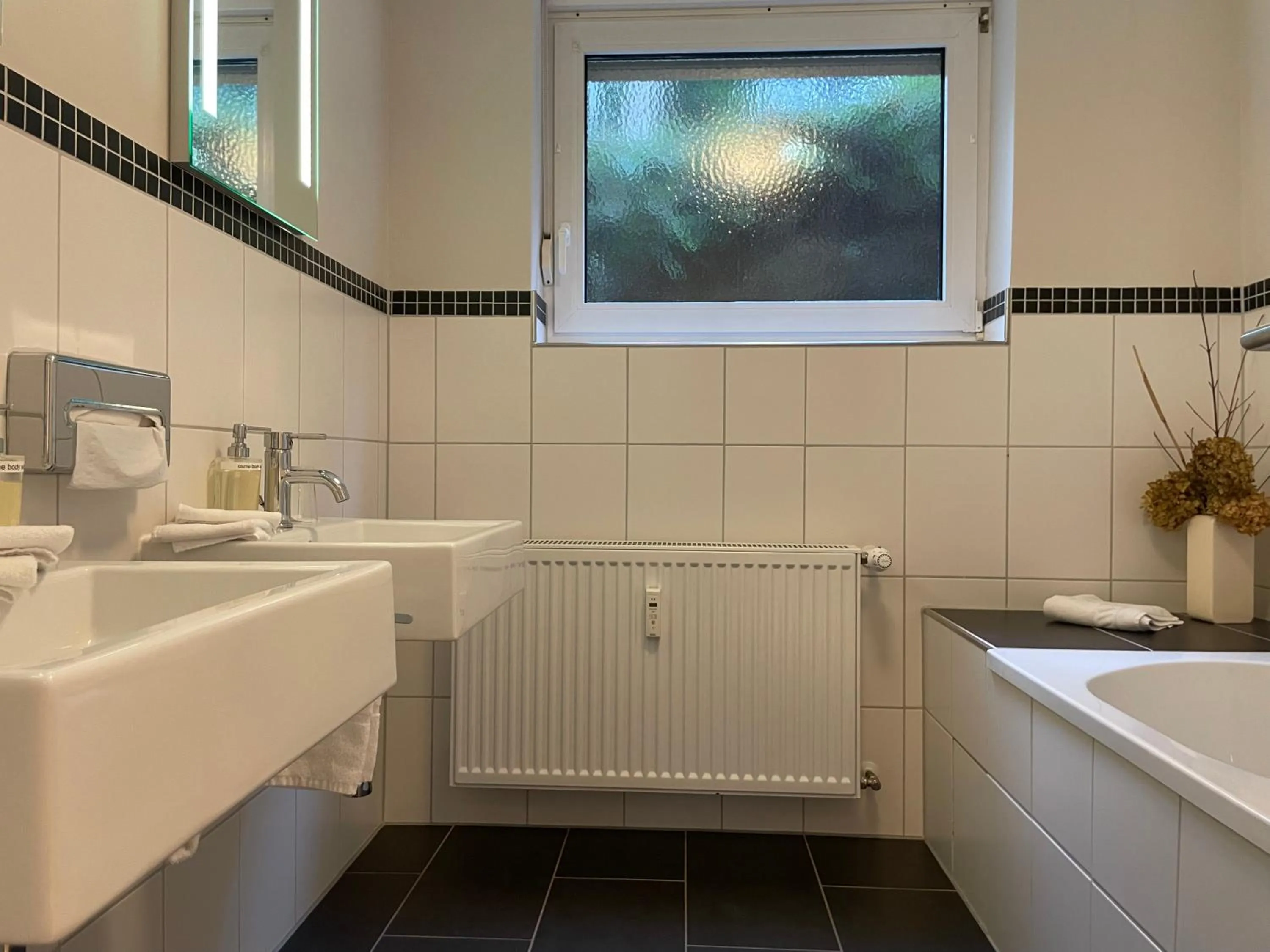 Bathroom in Villa Waldfrieden - Design trifft Budget