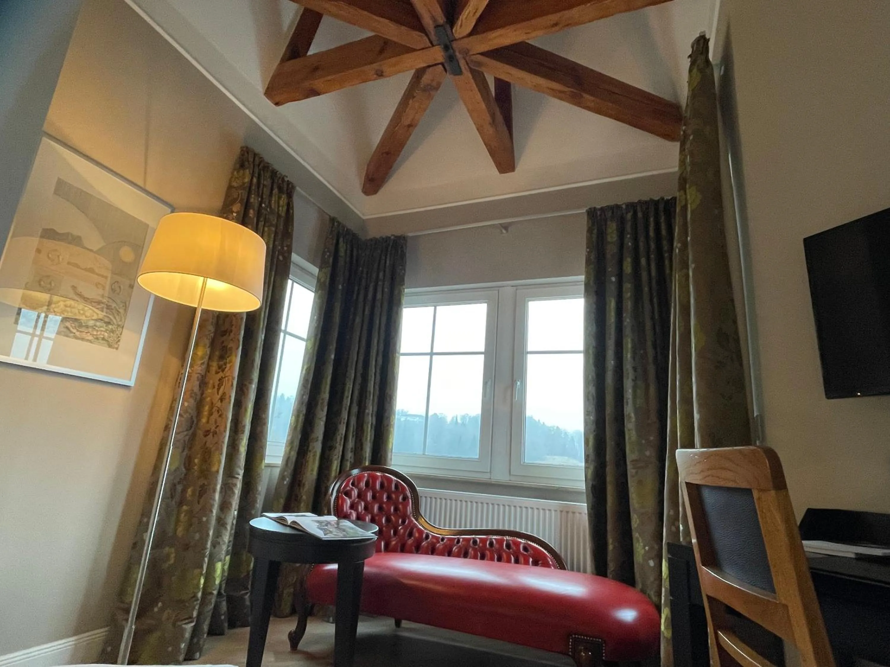 Living room in Villa Waldfrieden - Design trifft Budget