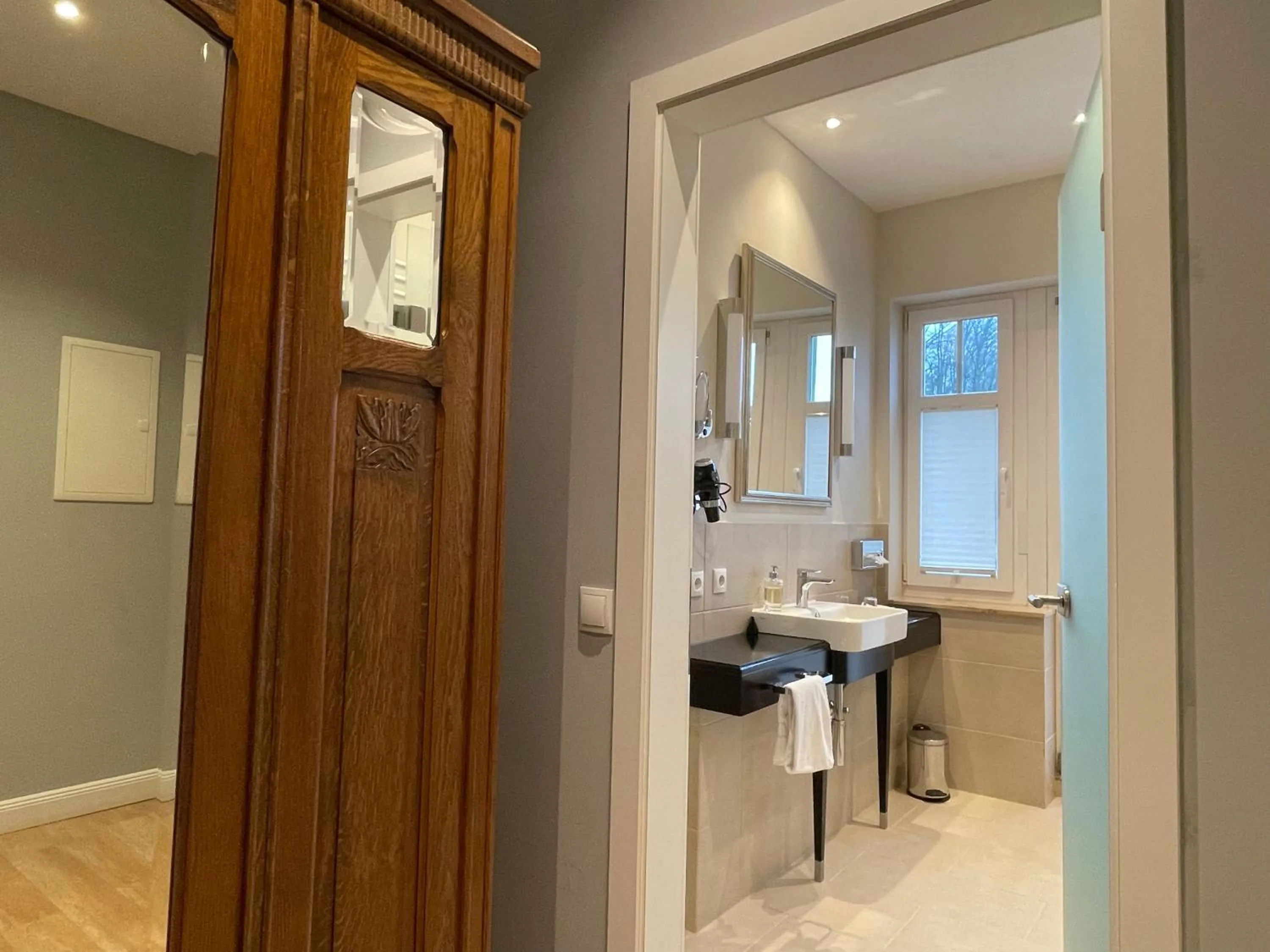 Bathroom in Villa Waldfrieden - Design trifft Budget