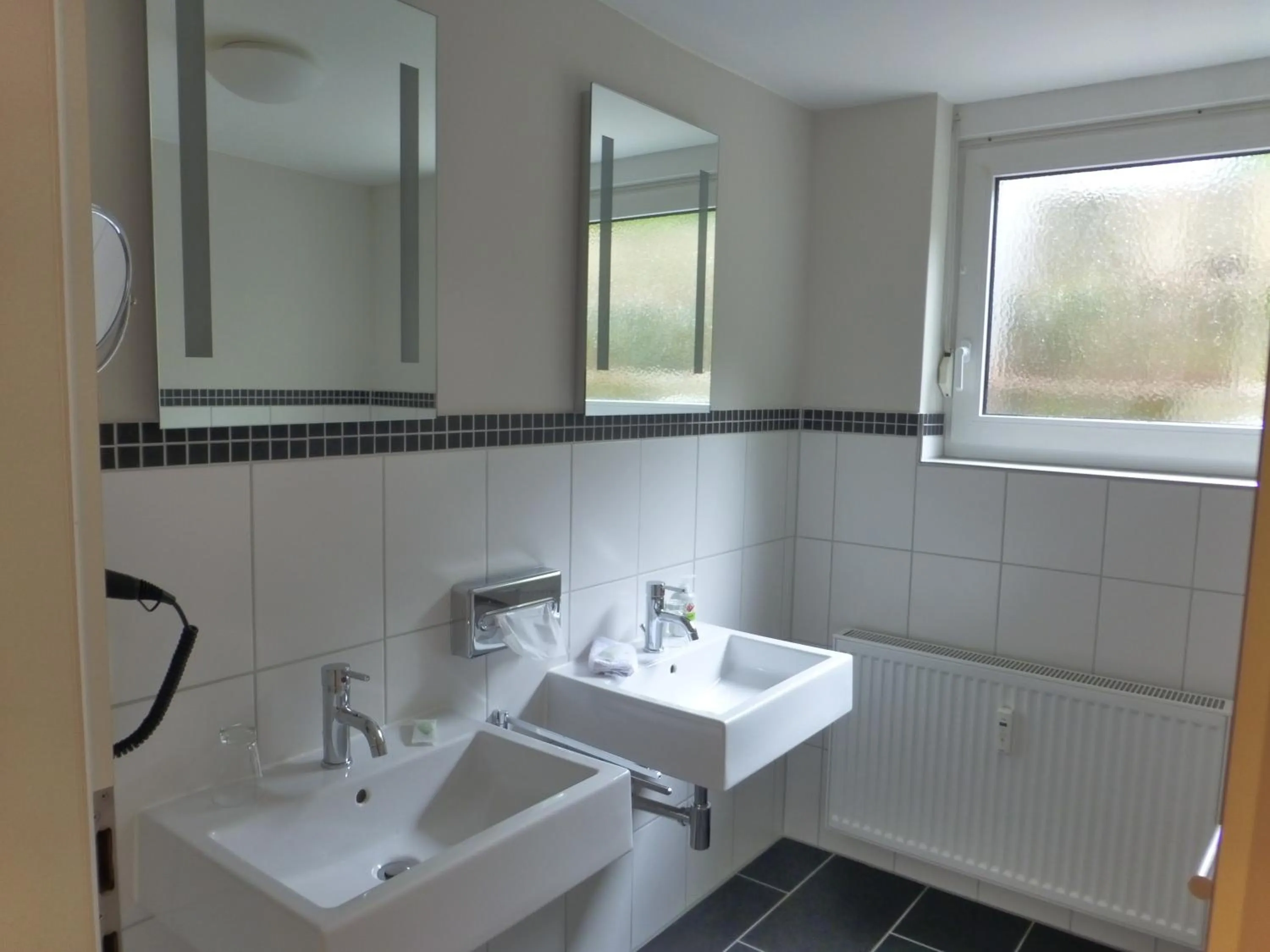 Bathroom in Villa Waldfrieden - Design trifft Budget