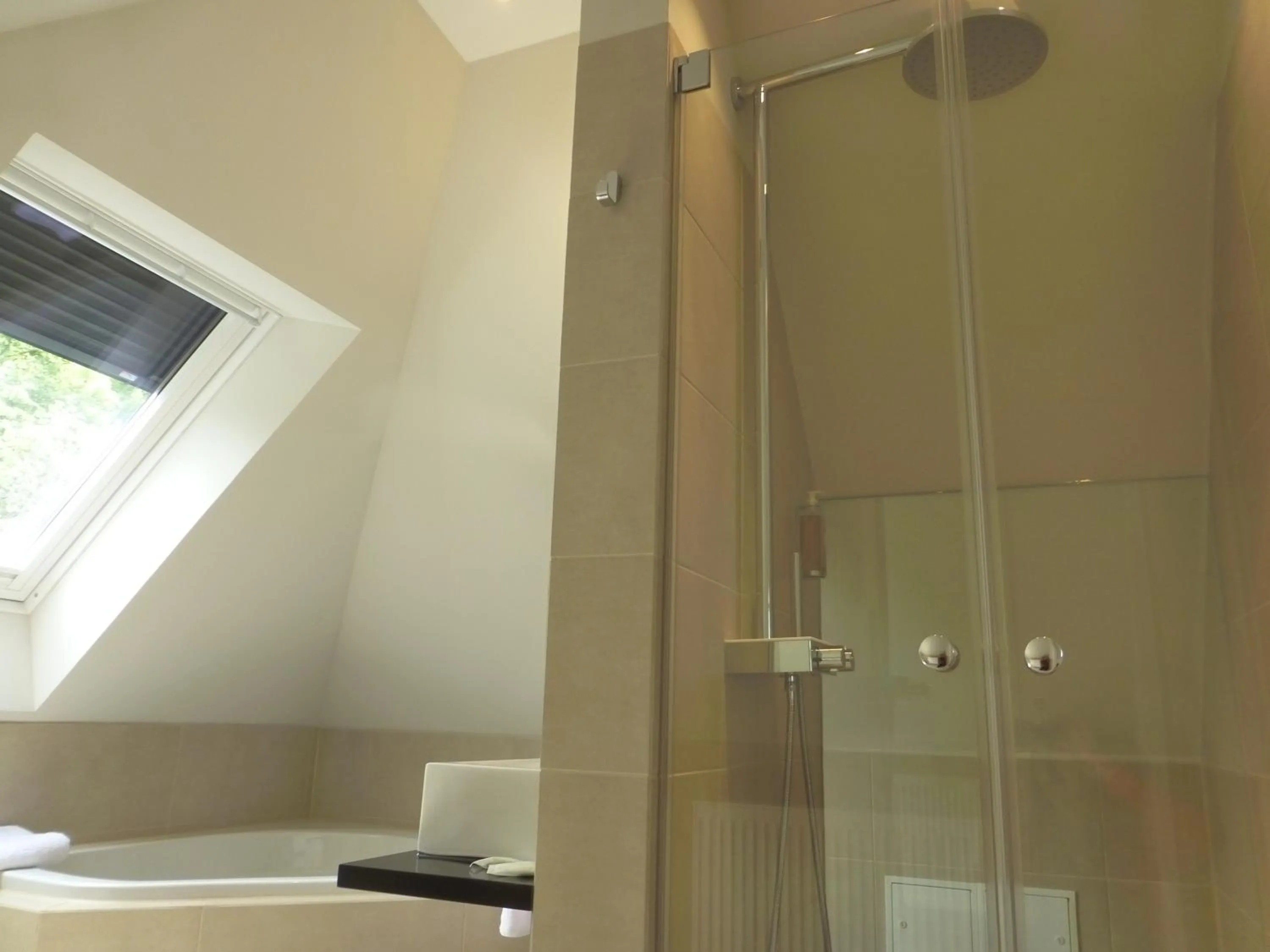 Shower in Villa Waldfrieden - Design trifft Budget