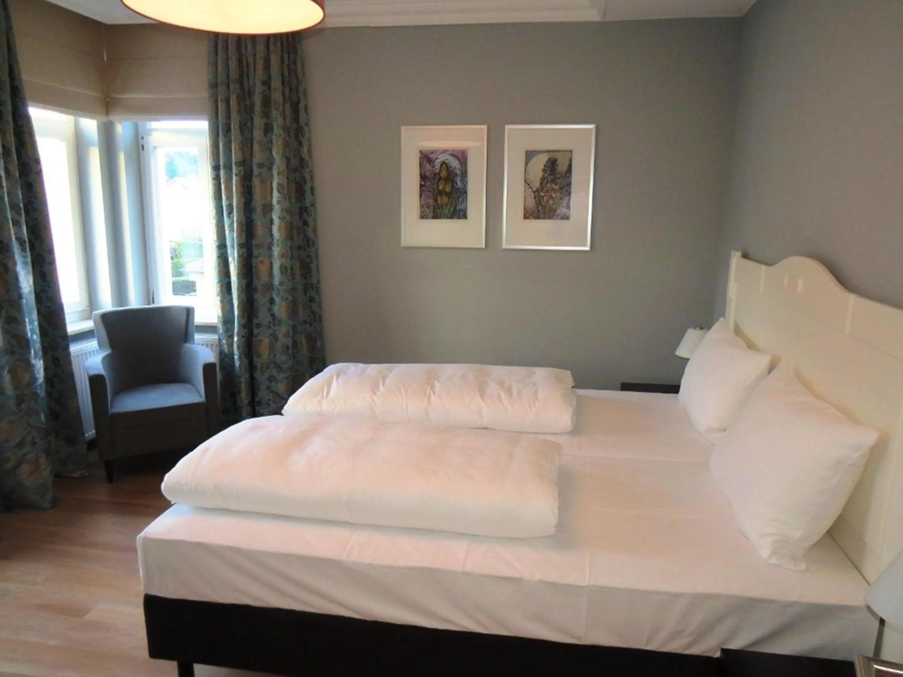 Photo of the whole room, Bed in Villa Waldfrieden - Design trifft Budget