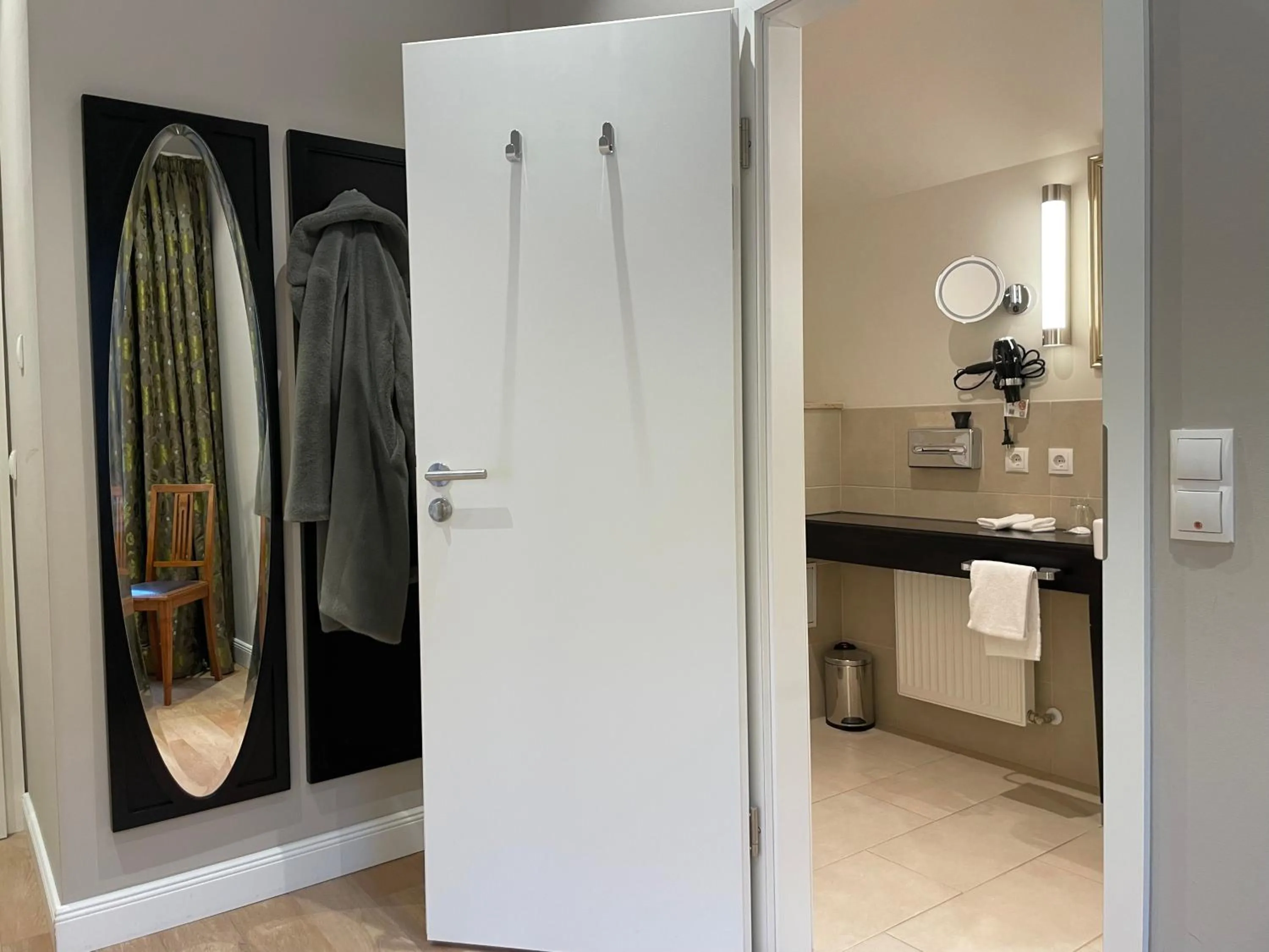 Bathroom in Villa Waldfrieden - Design trifft Budget