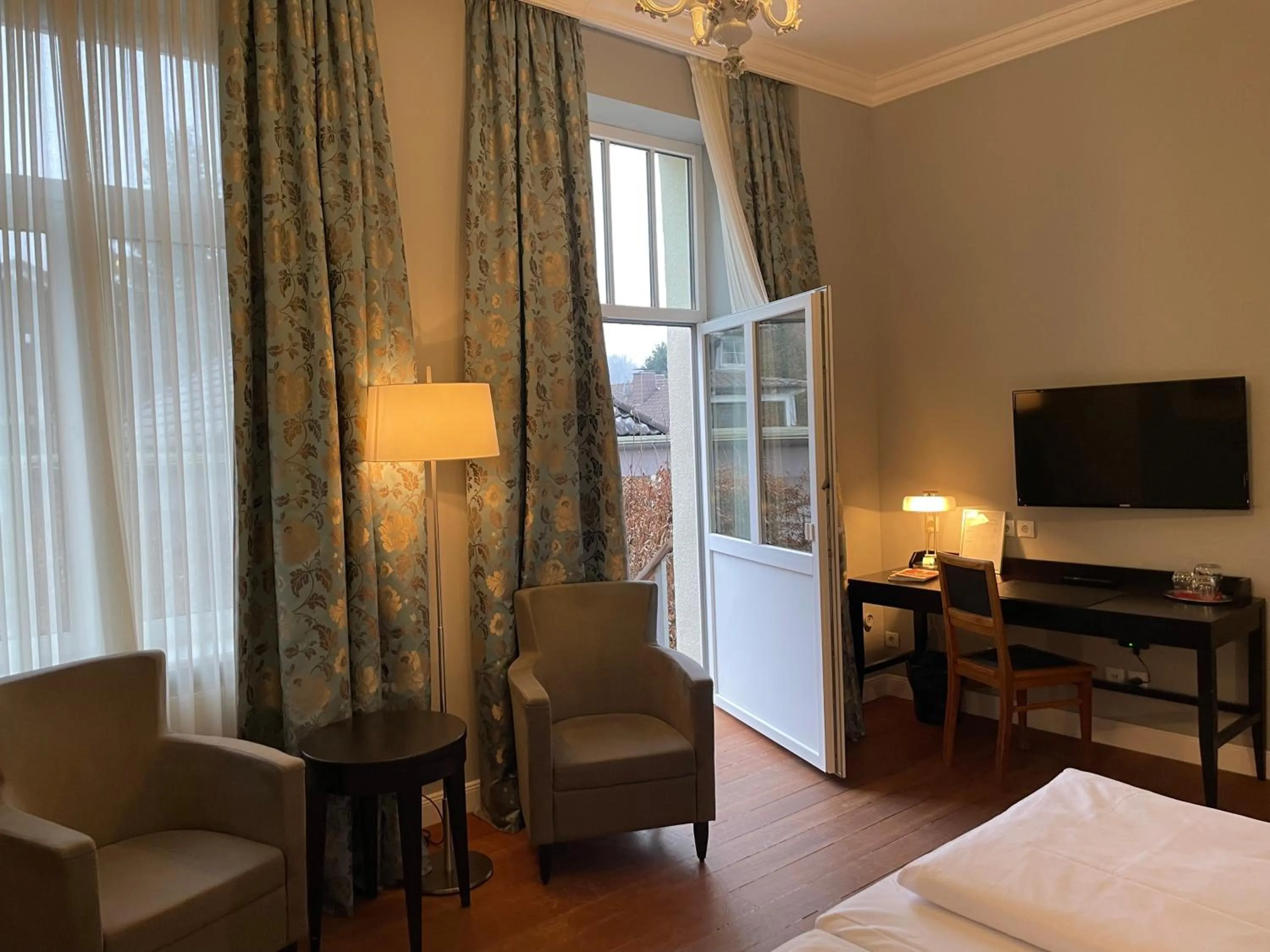 Photo of the whole room, Bed in Villa Waldfrieden - Design trifft Budget