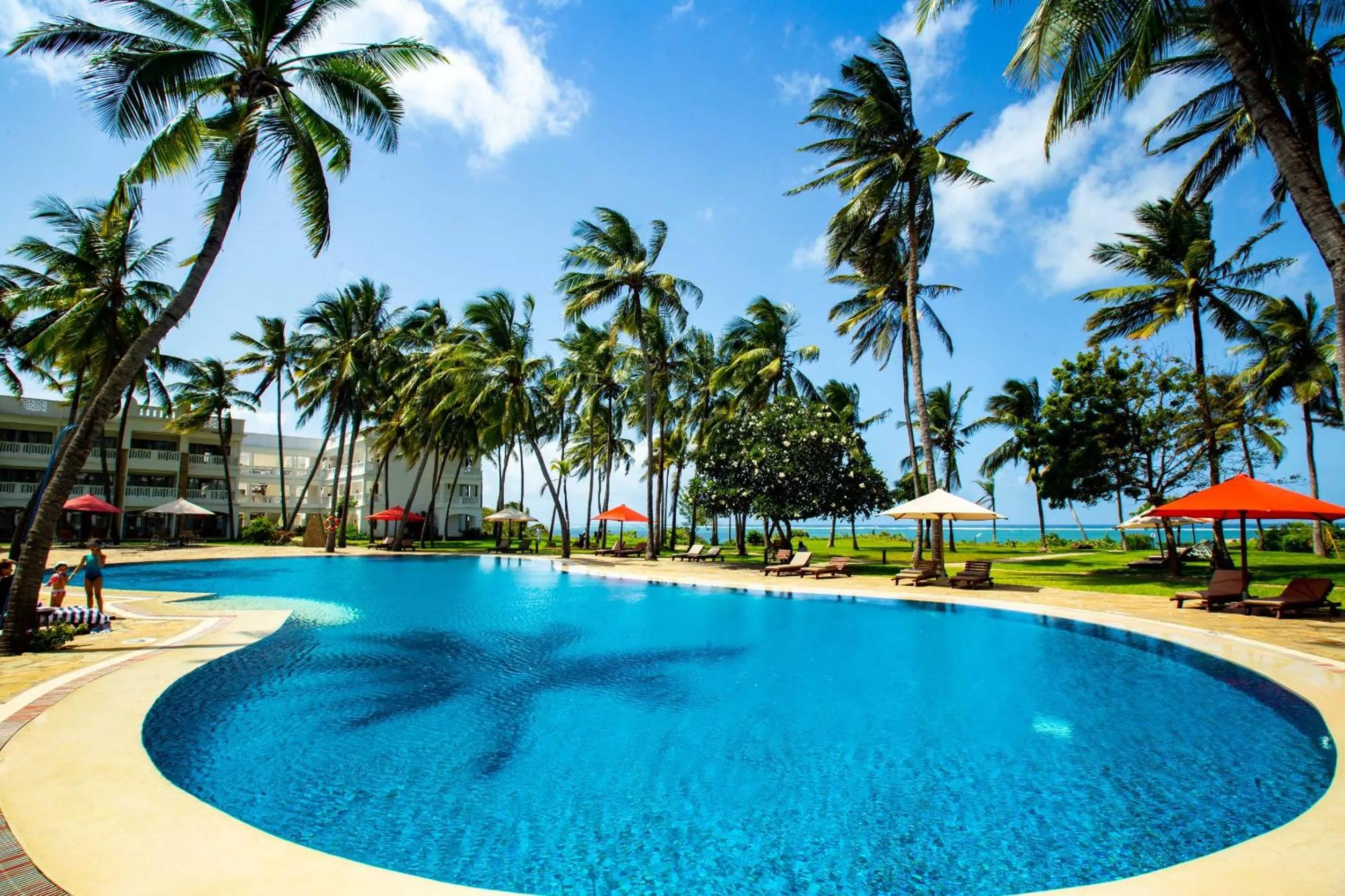 Swimming pool in PrideInn Paradise Beach Resort & Spa Mombasa