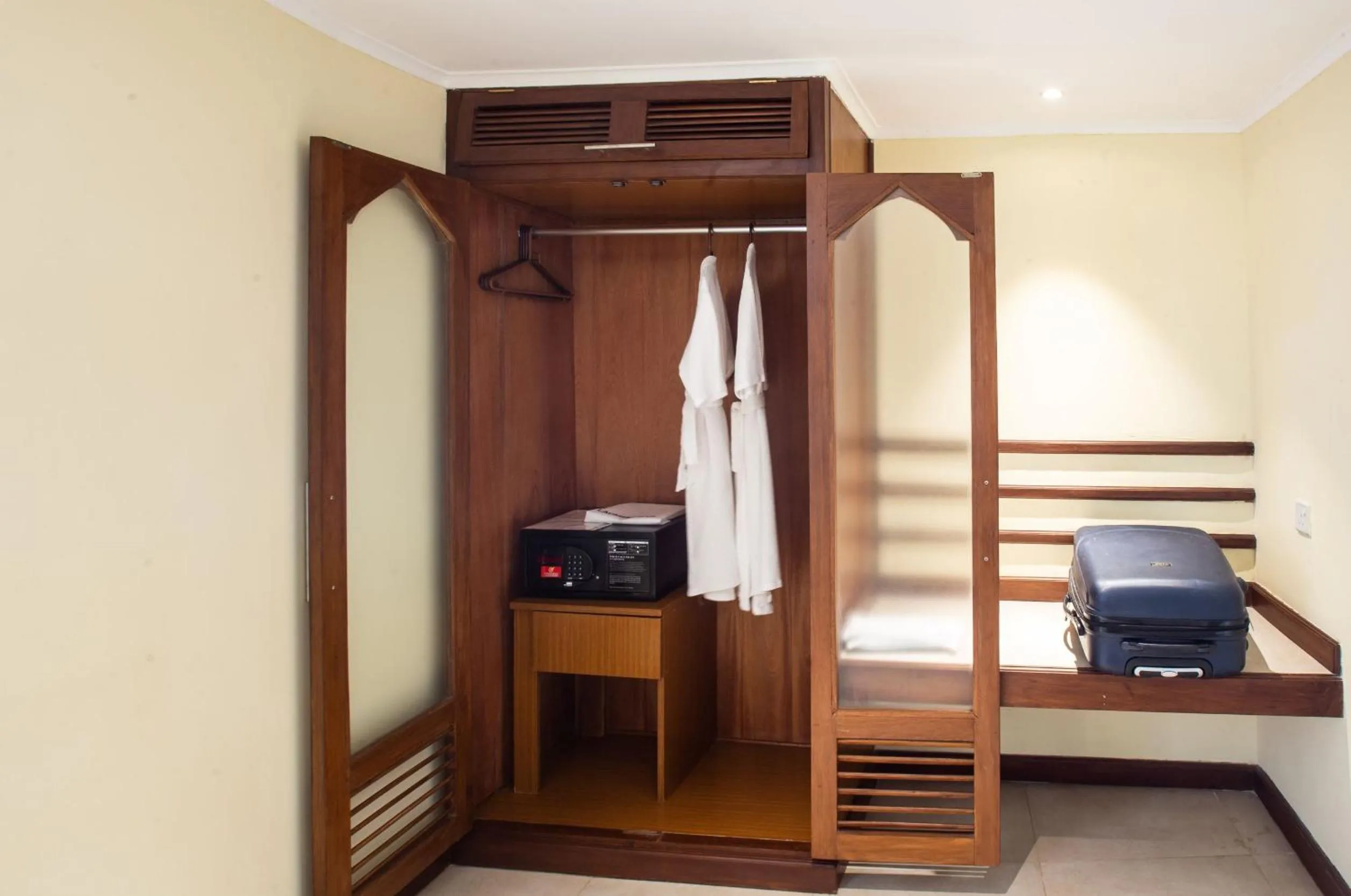 wardrobe in PrideInn Paradise Beach Resort & Spa Mombasa