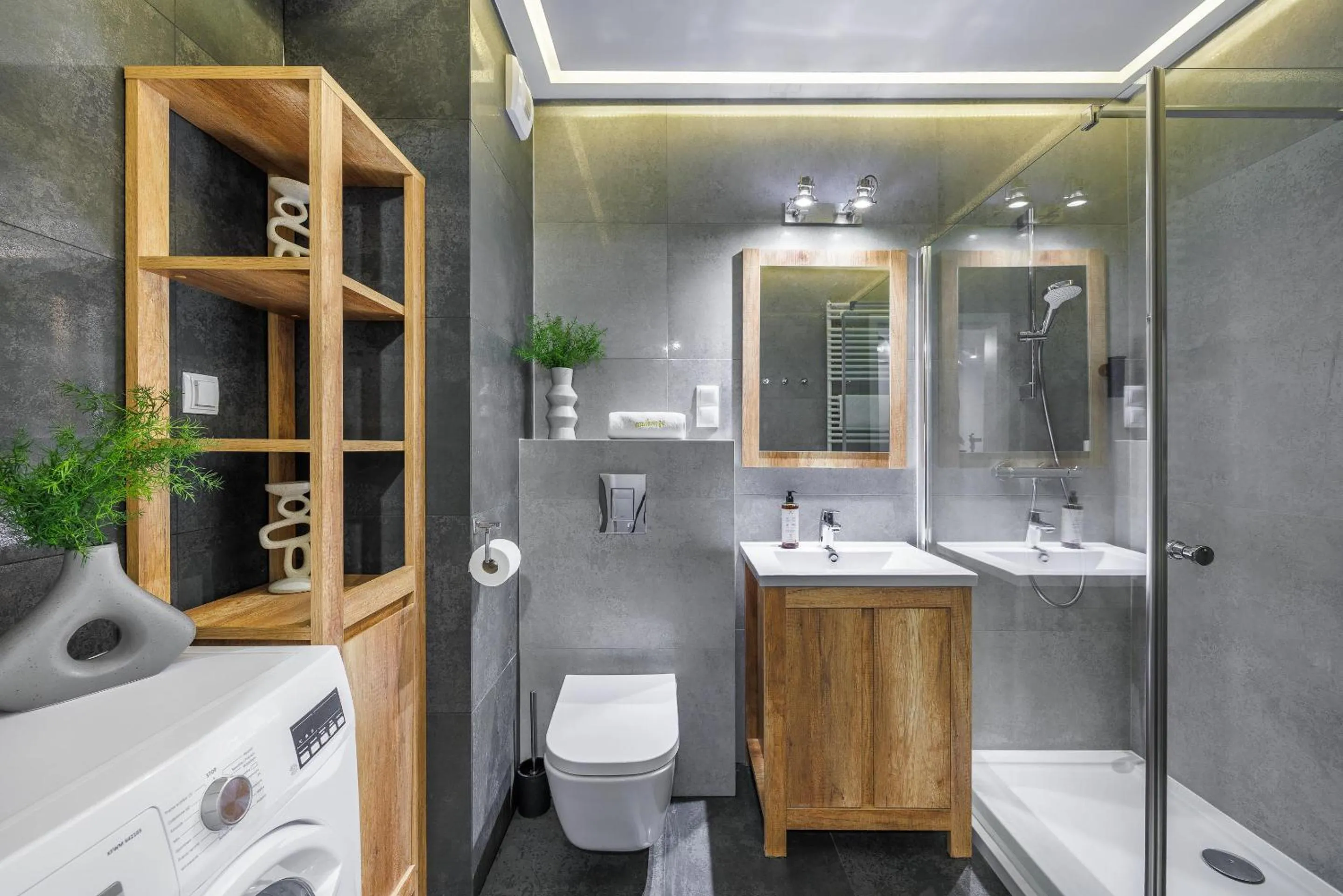 Shower in Emihouse CityVibe Apartments