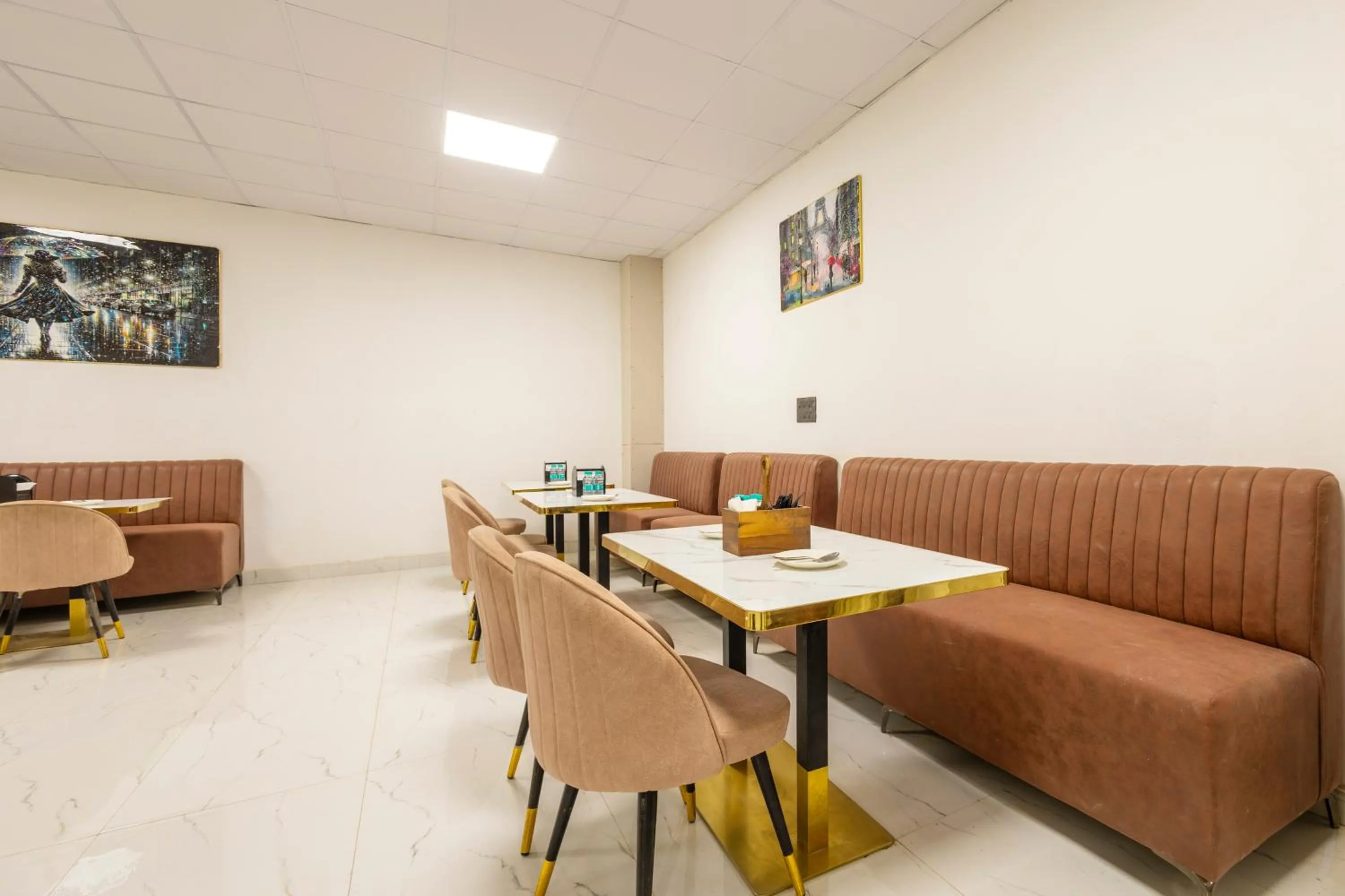 Restaurant/places to eat in Treebo Accent Park Hotel And Banquet