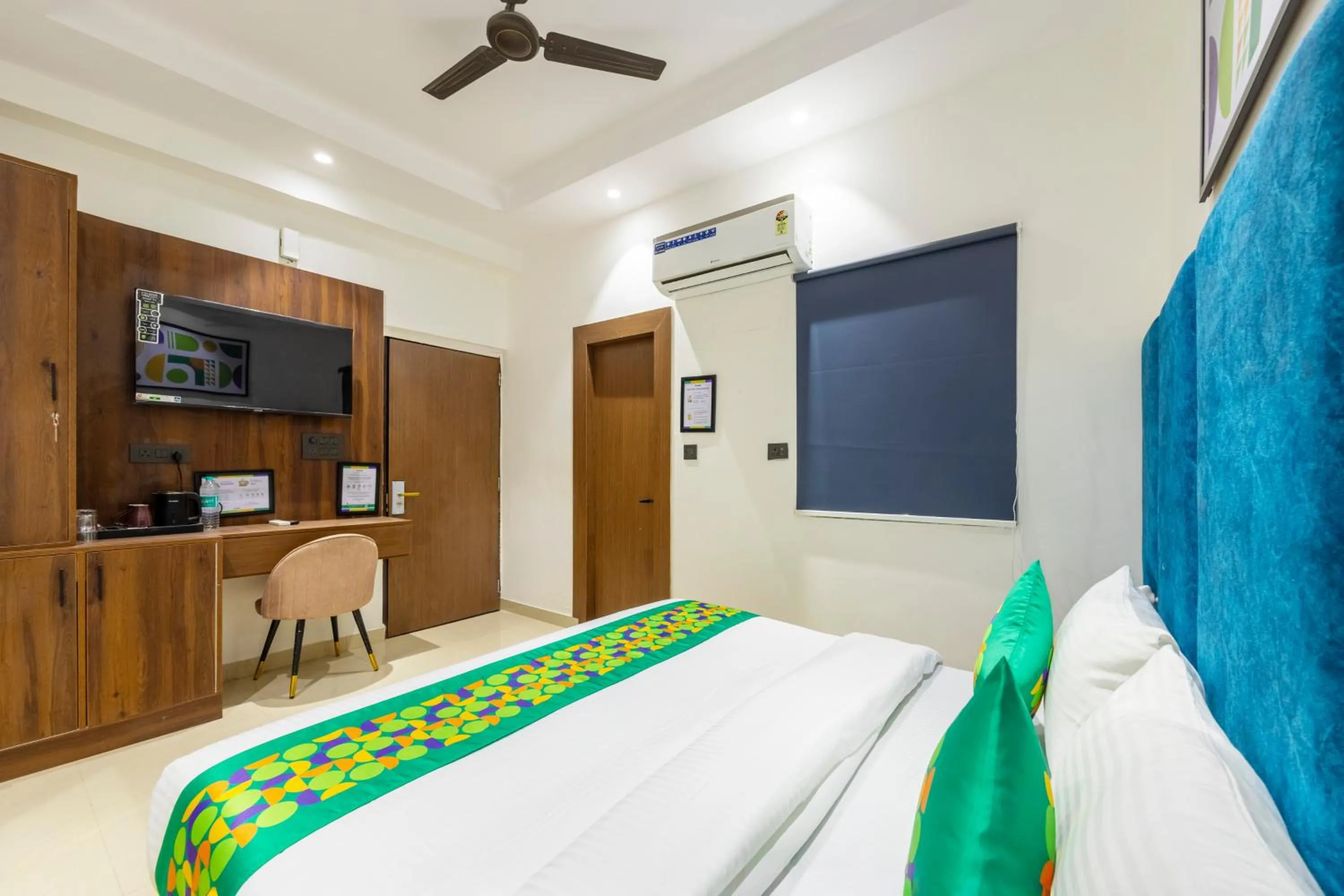 Bedroom, Bed in Treebo Accent Park Hotel And Banquet