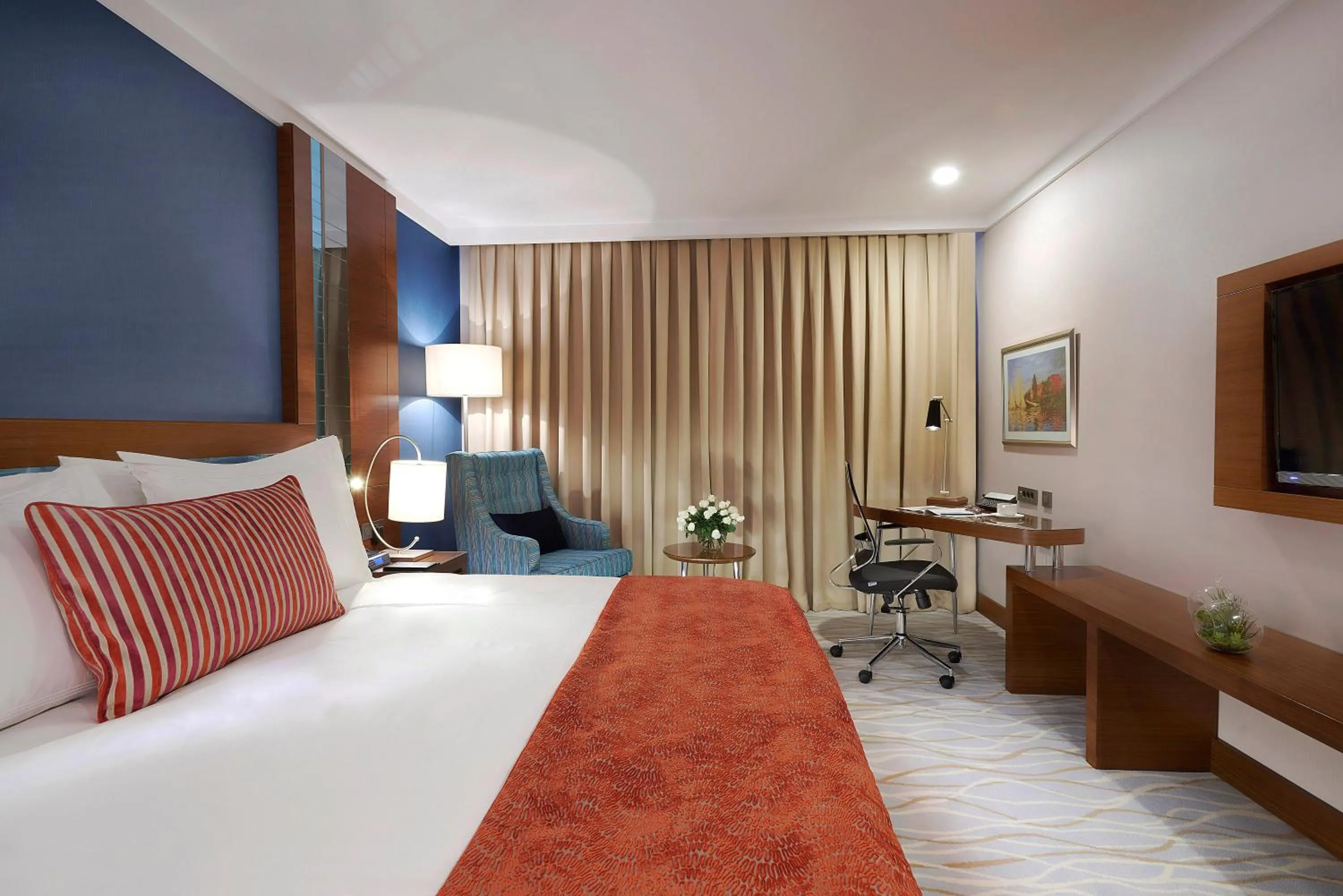 Photo of the whole room, Bed in Divan Mersin