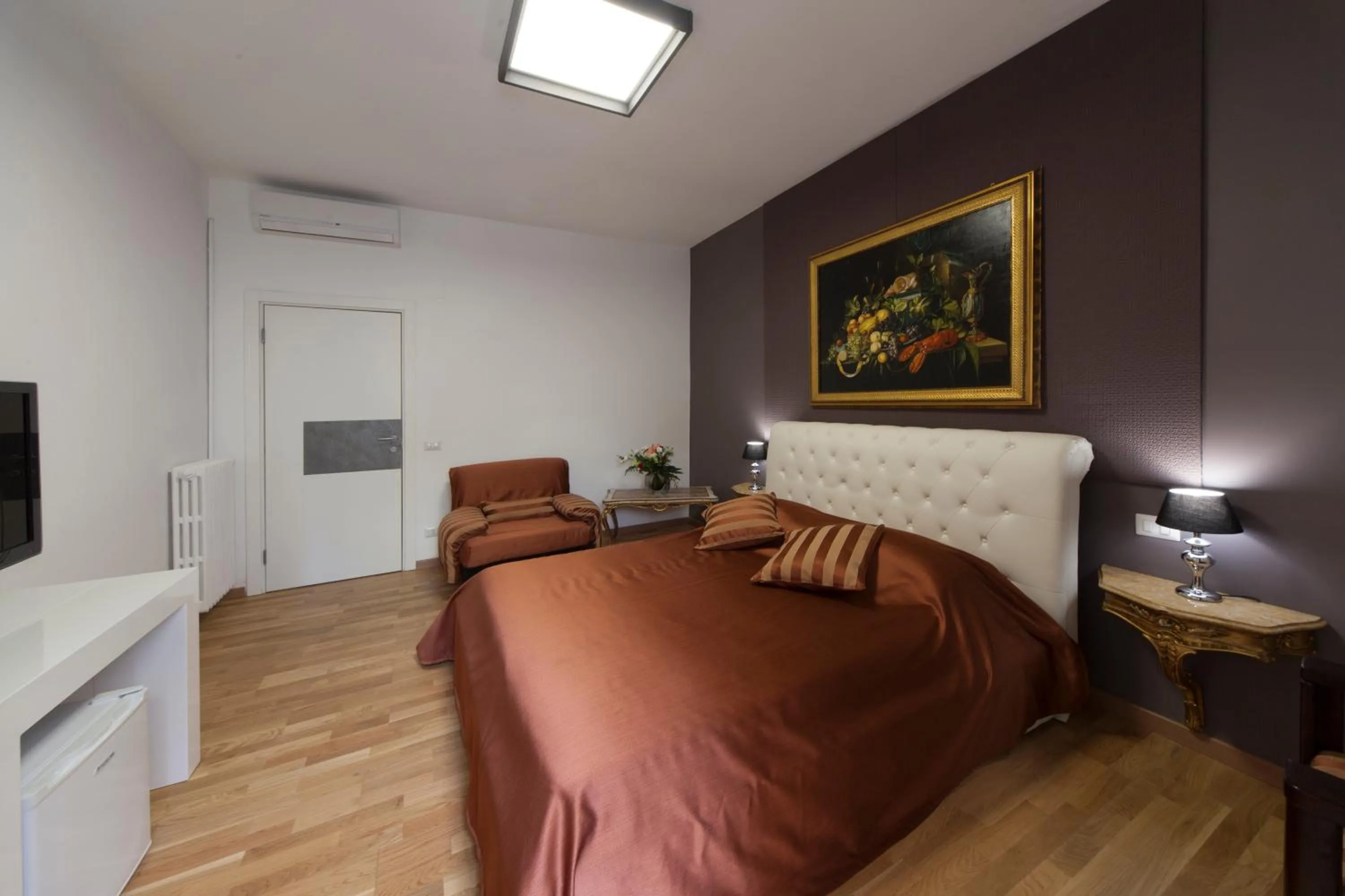 Bed in Astoria Golden House