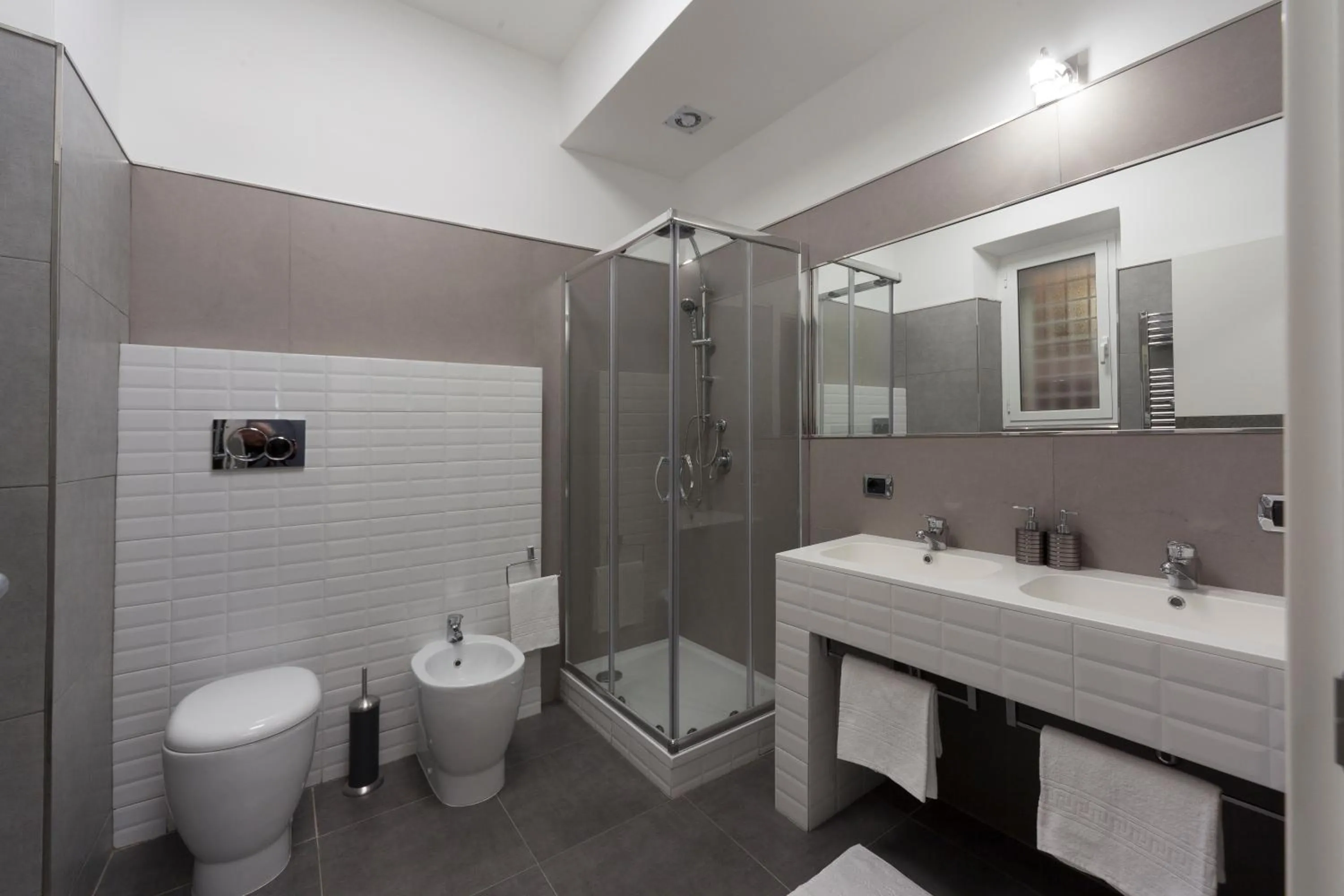 Bathroom in Astoria Golden House