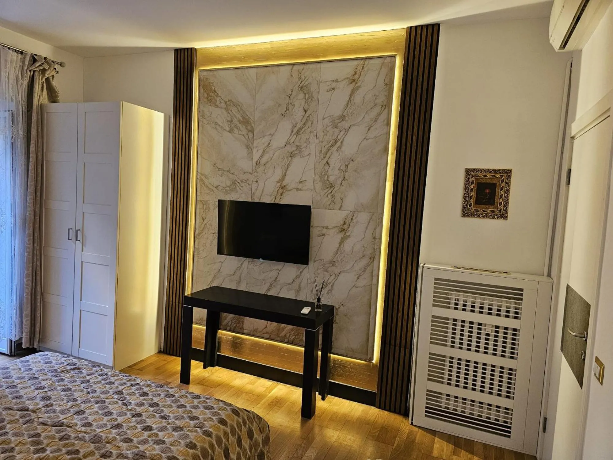 Bed in Astoria Golden House