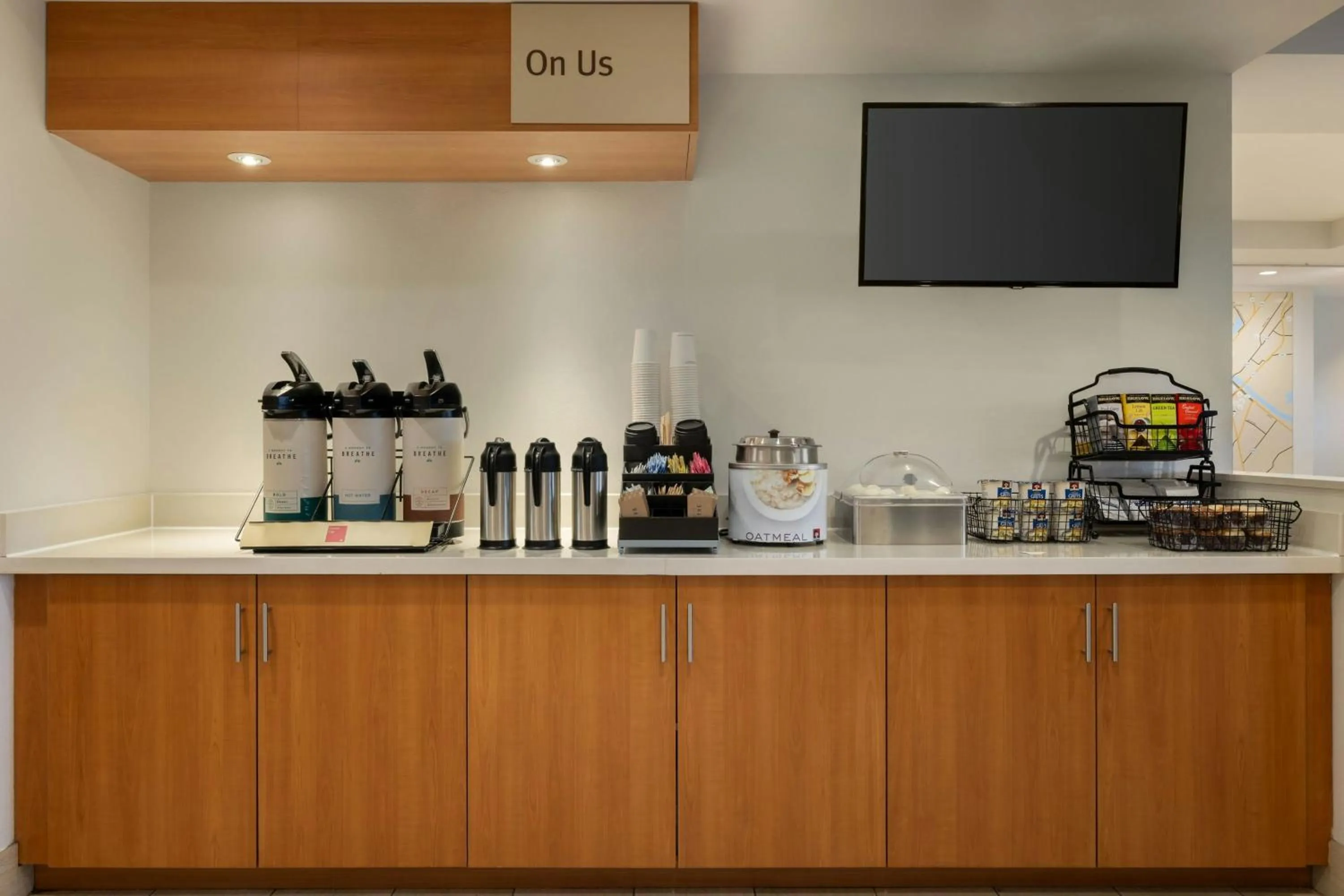 Restaurant/places to eat in TownePlace Suites by Marriott Alexandria