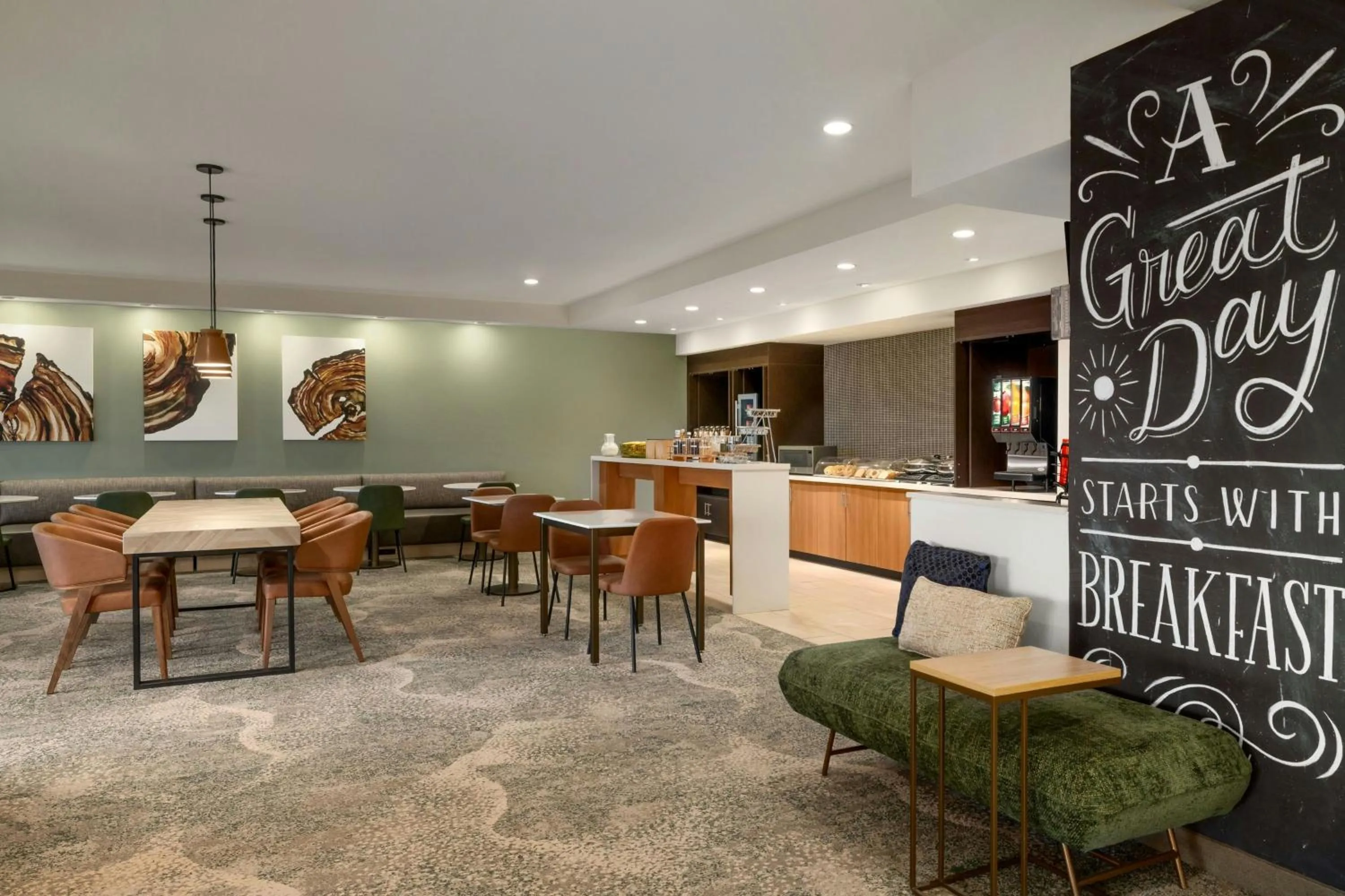 Breakfast in TownePlace Suites by Marriott Alexandria