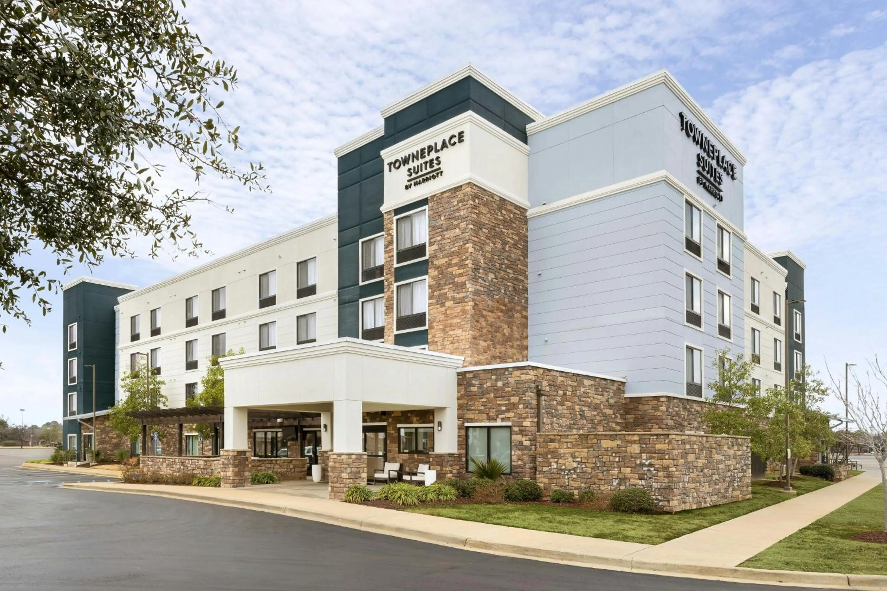 Property building in TownePlace Suites by Marriott Alexandria