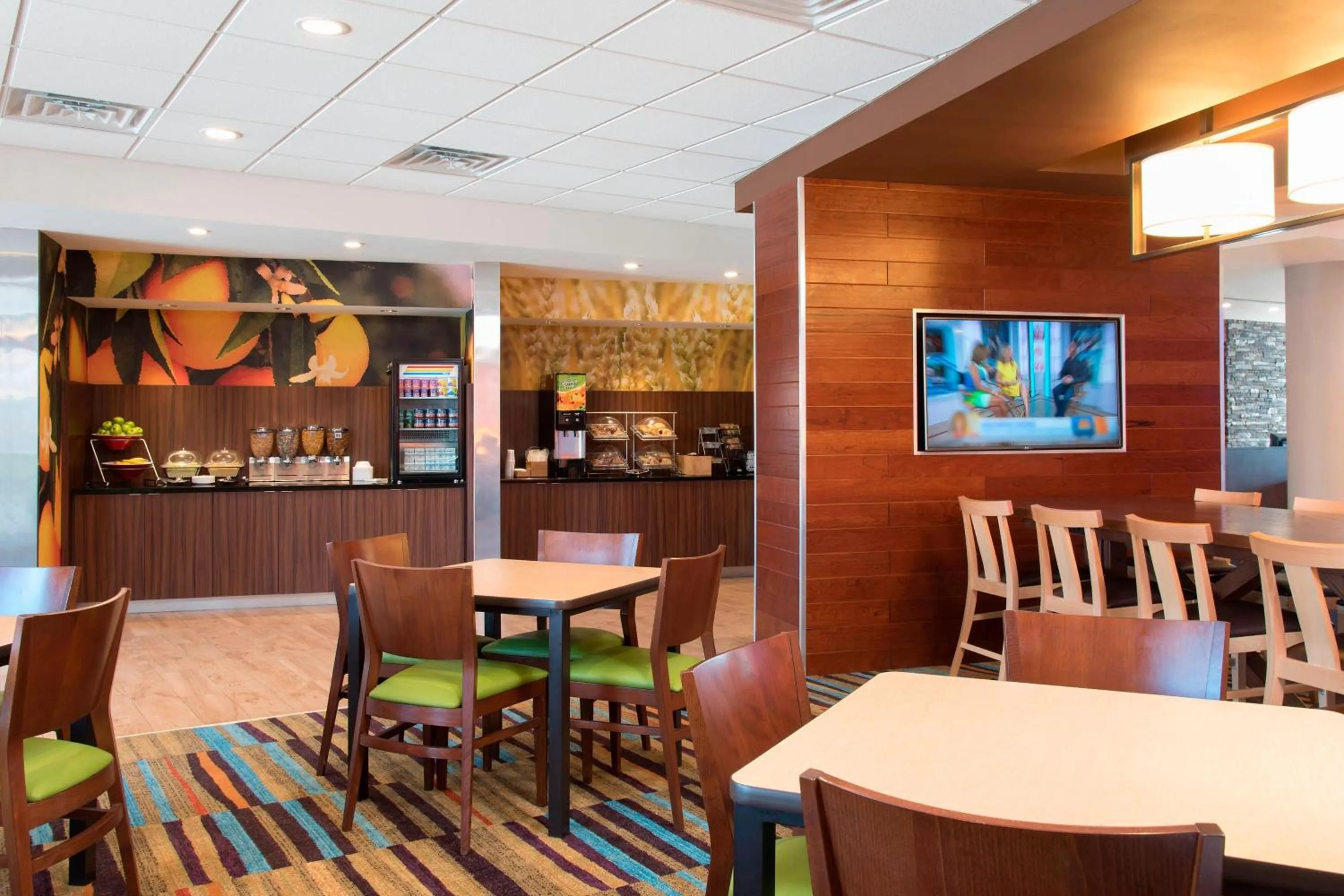 Breakfast in Fairfield Inn & Suites by Marriott Jackson Clinton