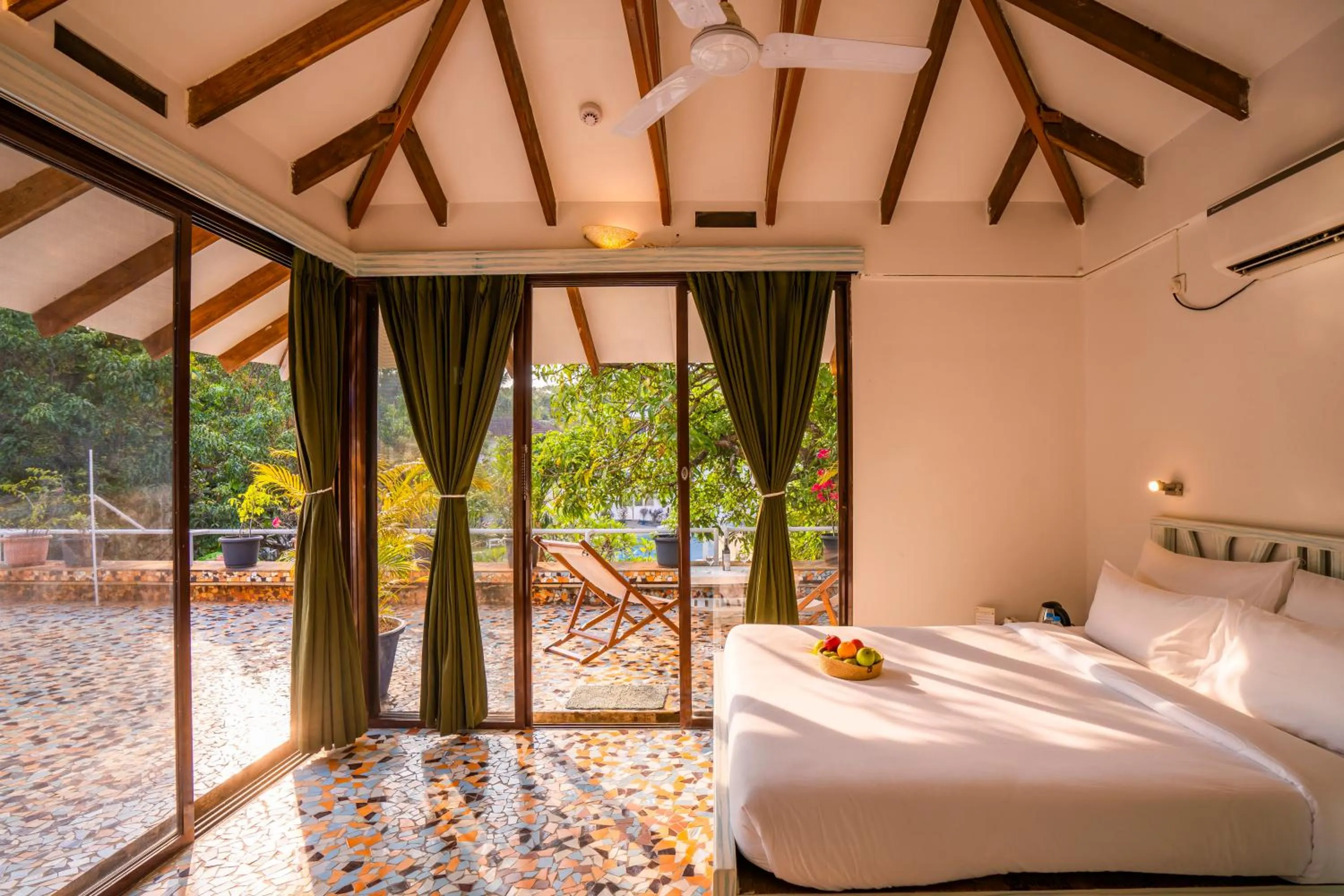 Balcony/Terrace, Bed in Moustache Goa Luxuria