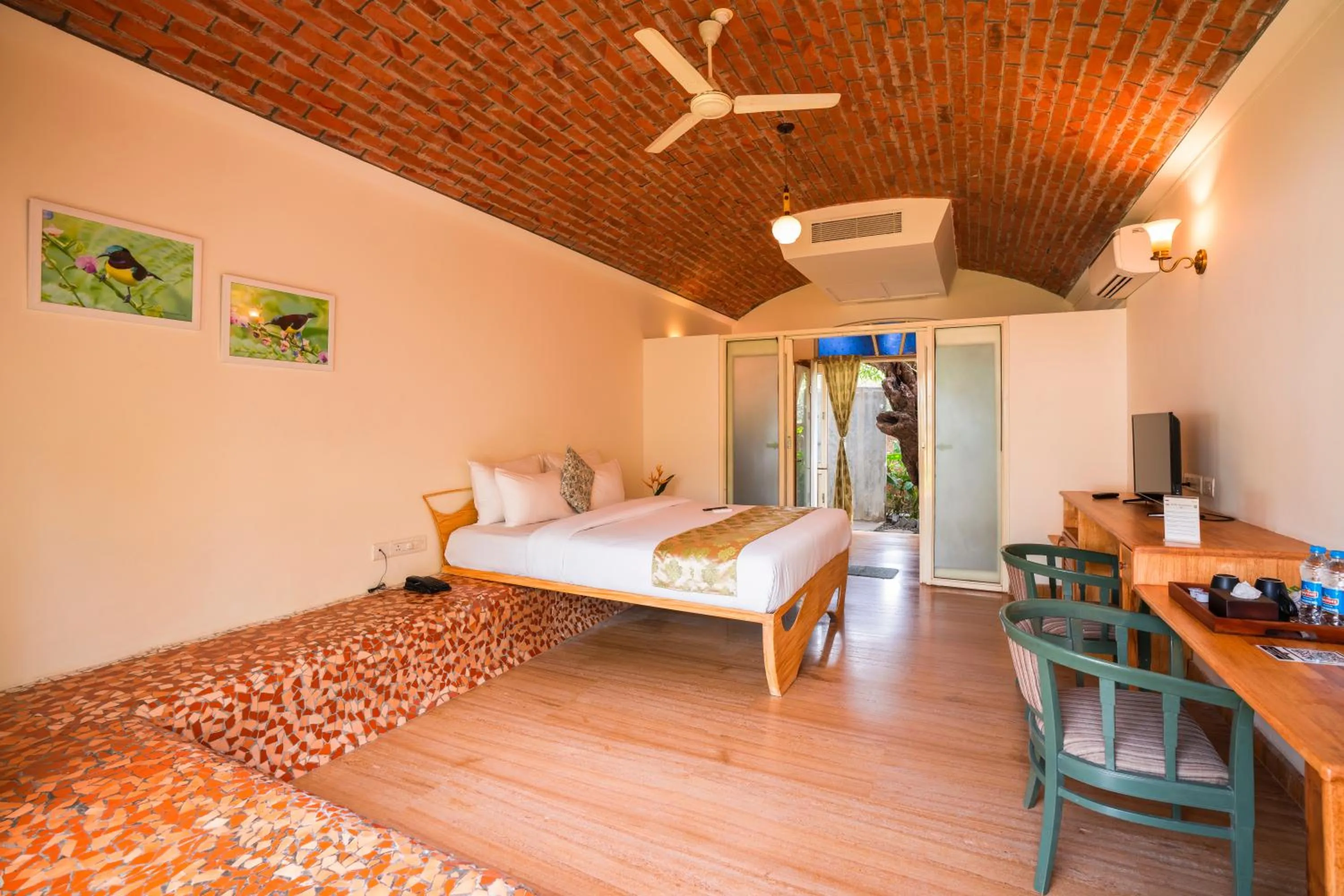 Photo of the whole room, Bed in Moustache Goa Luxuria