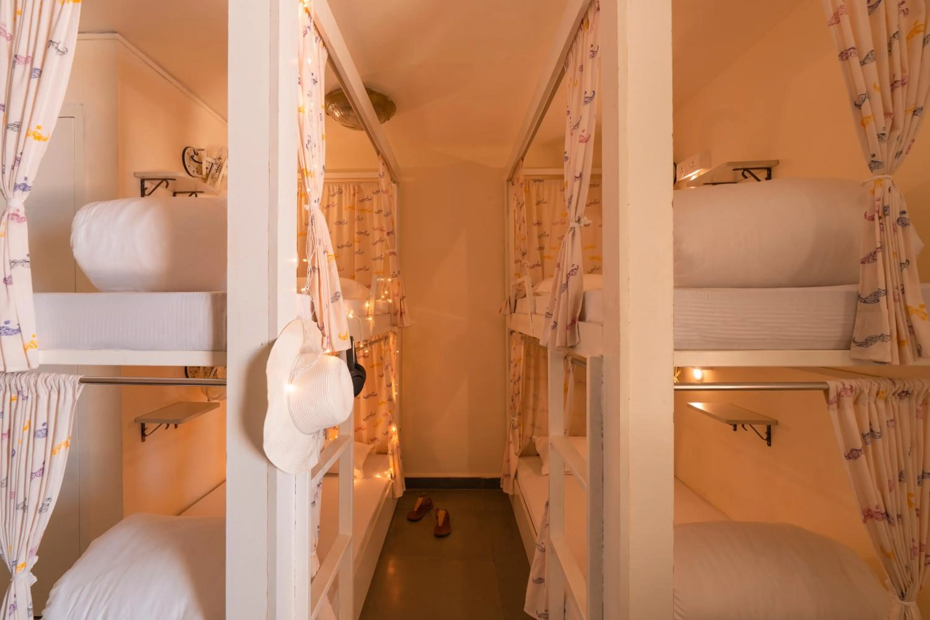 bunk bed in Moustache Goa Luxuria