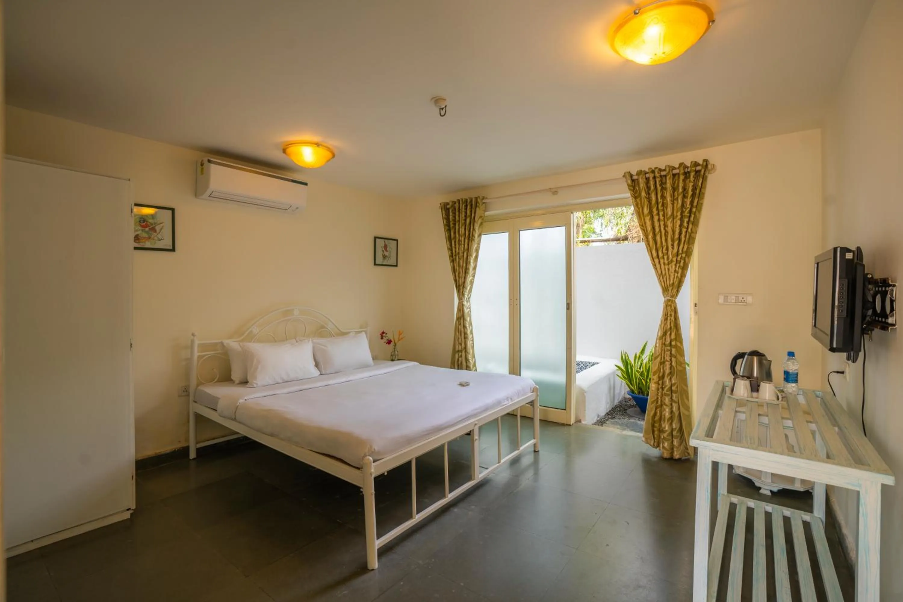 TV and multimedia, Bed in Moustache Goa Luxuria