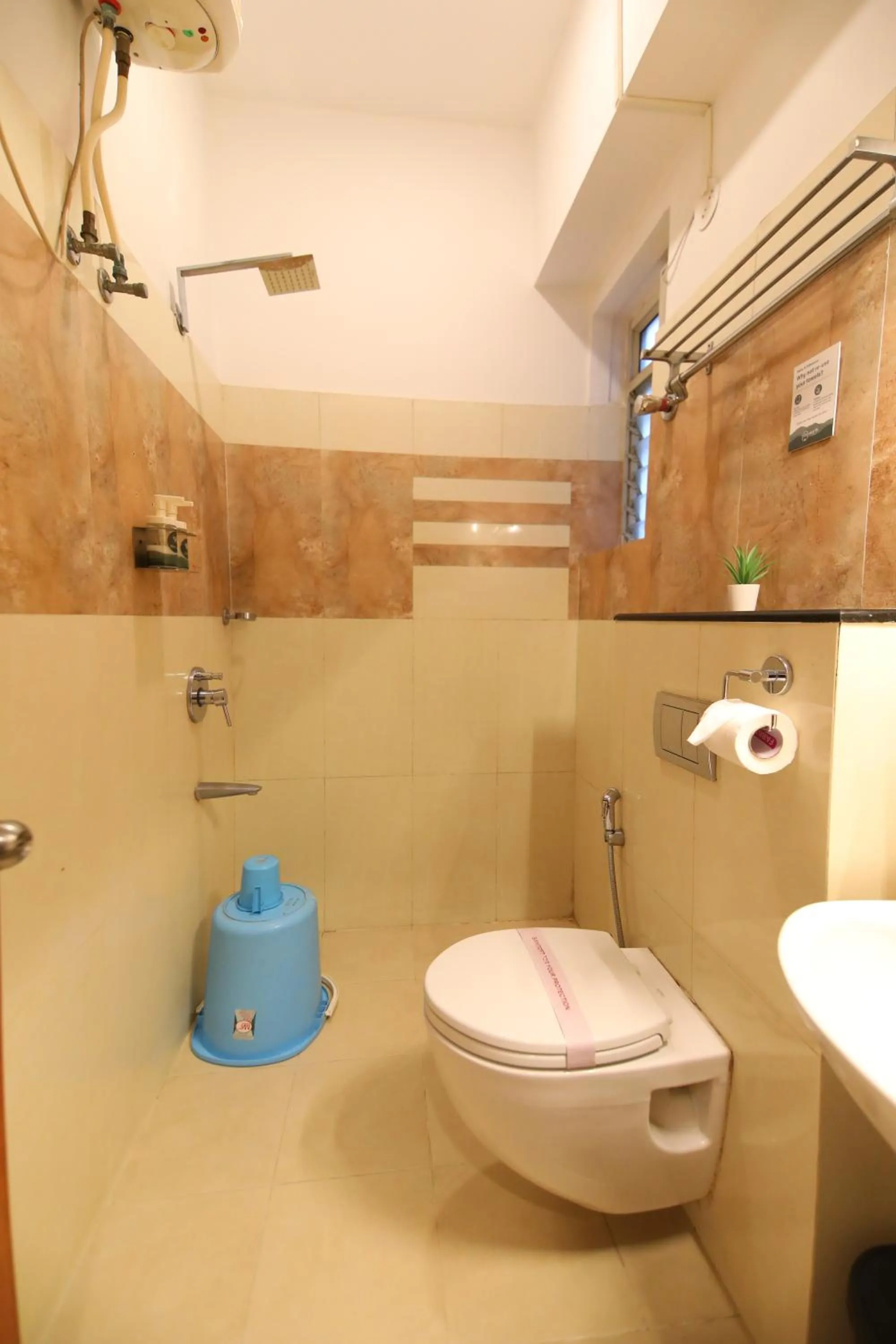 Shower in Earth Hotels Domlur