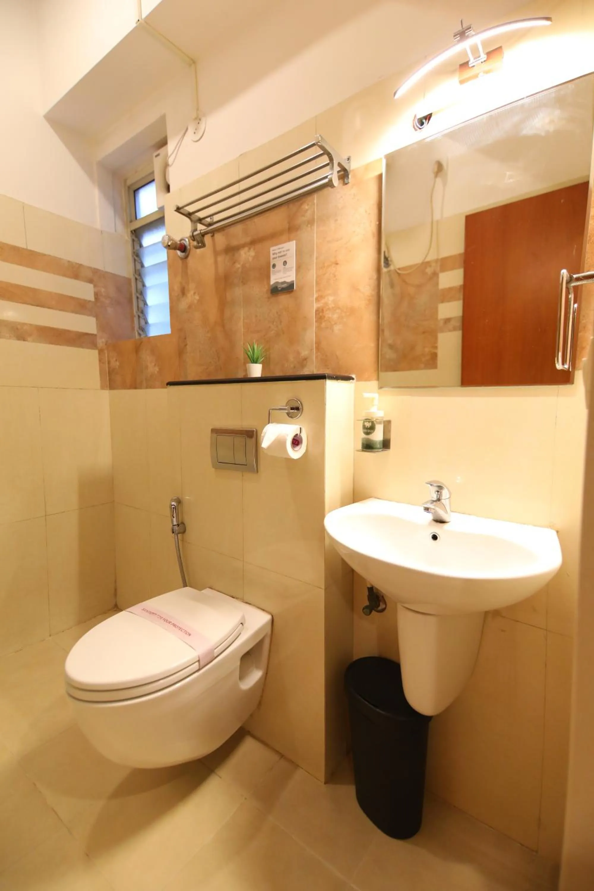 Shower in Earth Hotels Domlur