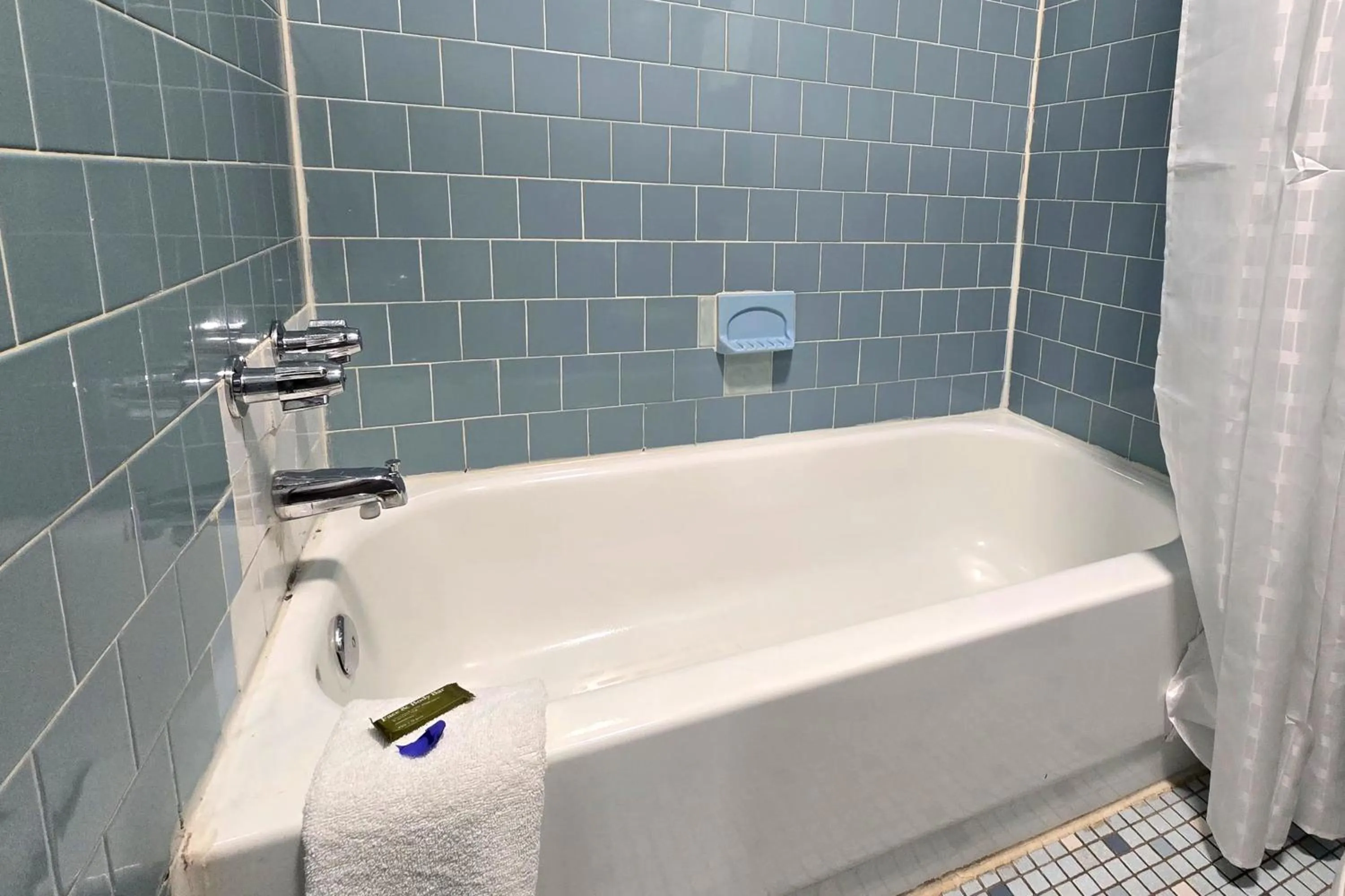 Bath in Eagle Inn by Hotel O Richmond Midlothian Turnpike