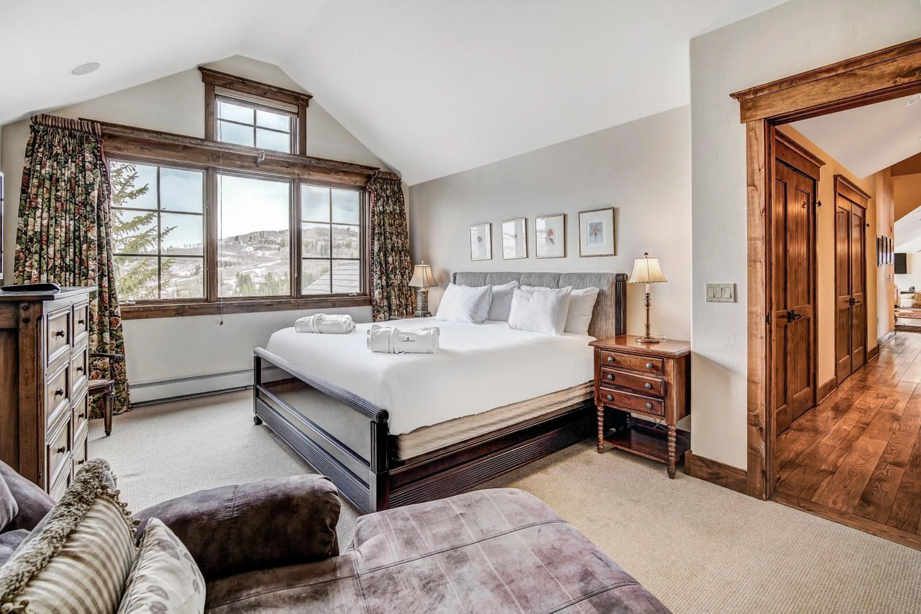 Bedroom, Bed in Bachelor Gulch Village