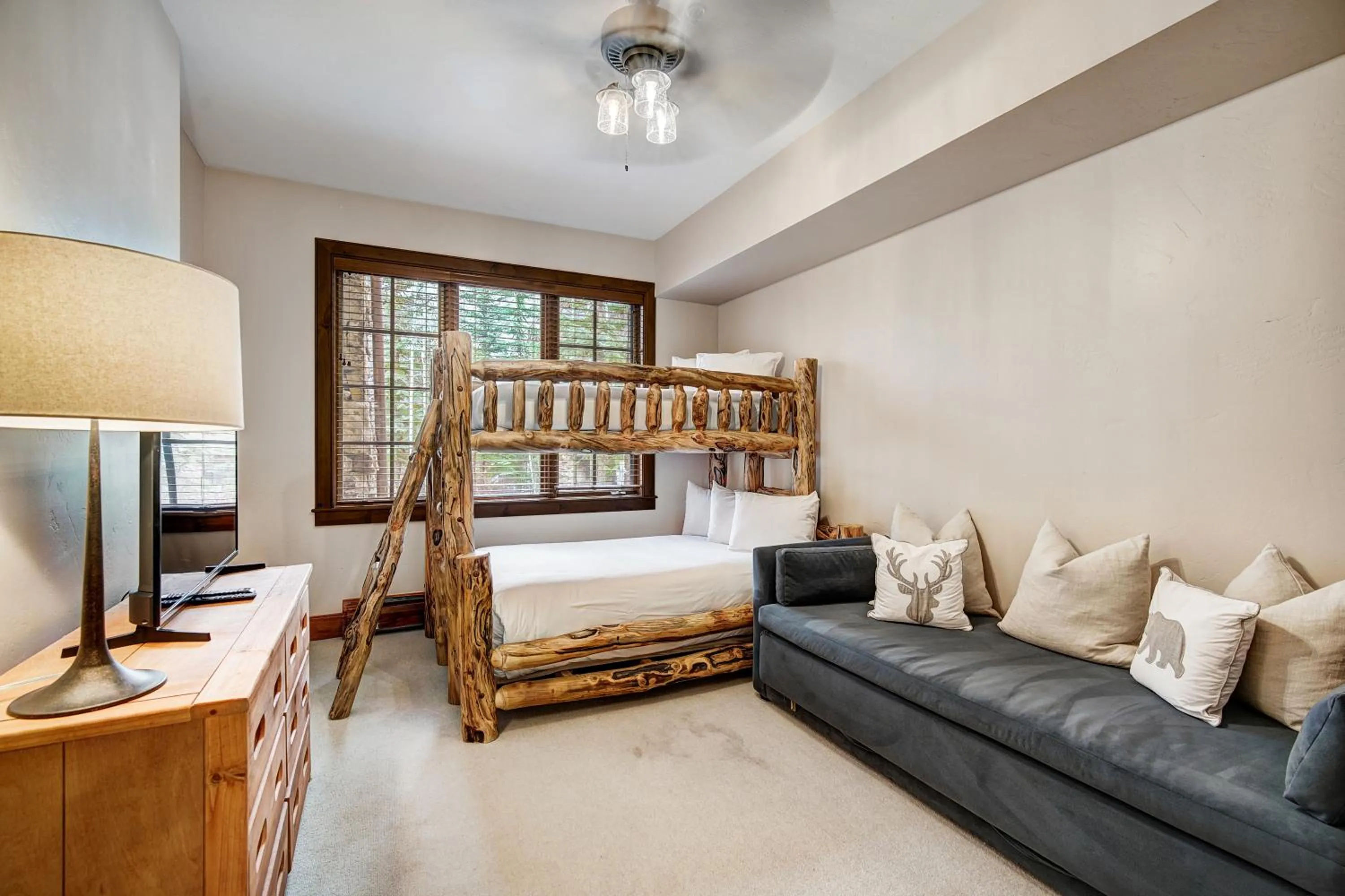 Bedroom, Bed in Bachelor Gulch Village