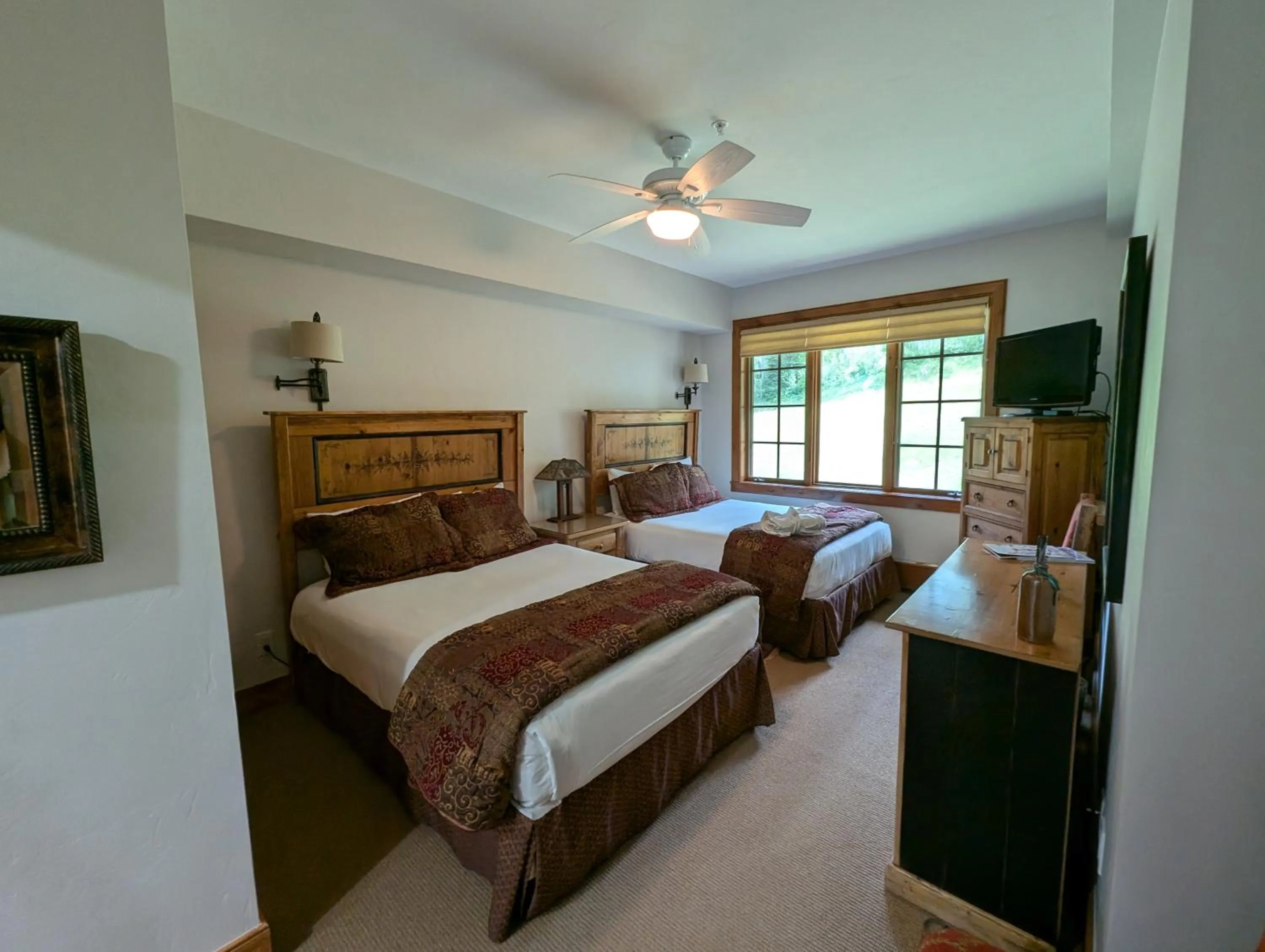 Bedroom, Bed in Bachelor Gulch Village