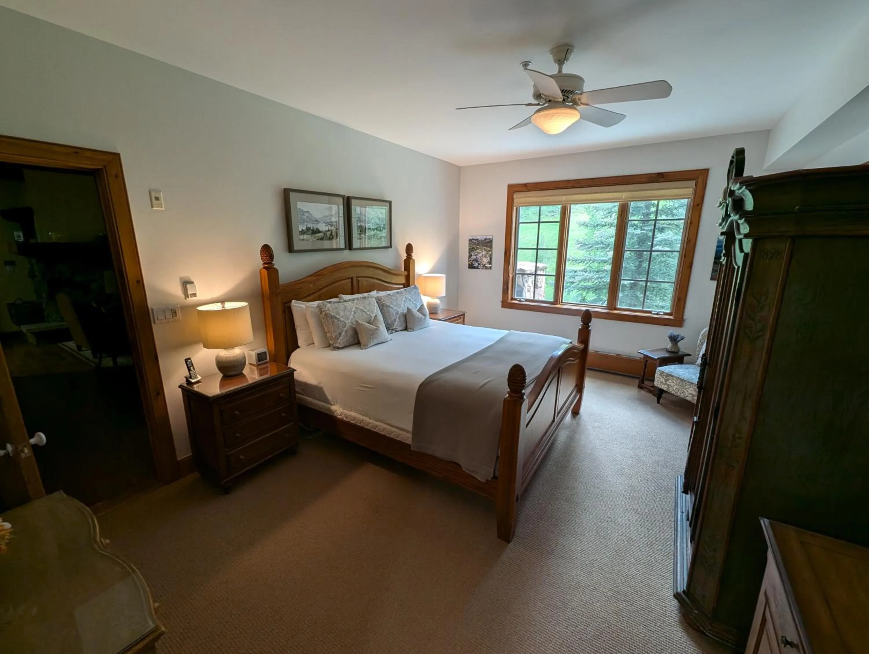 Bedroom, Bed in Bachelor Gulch Village