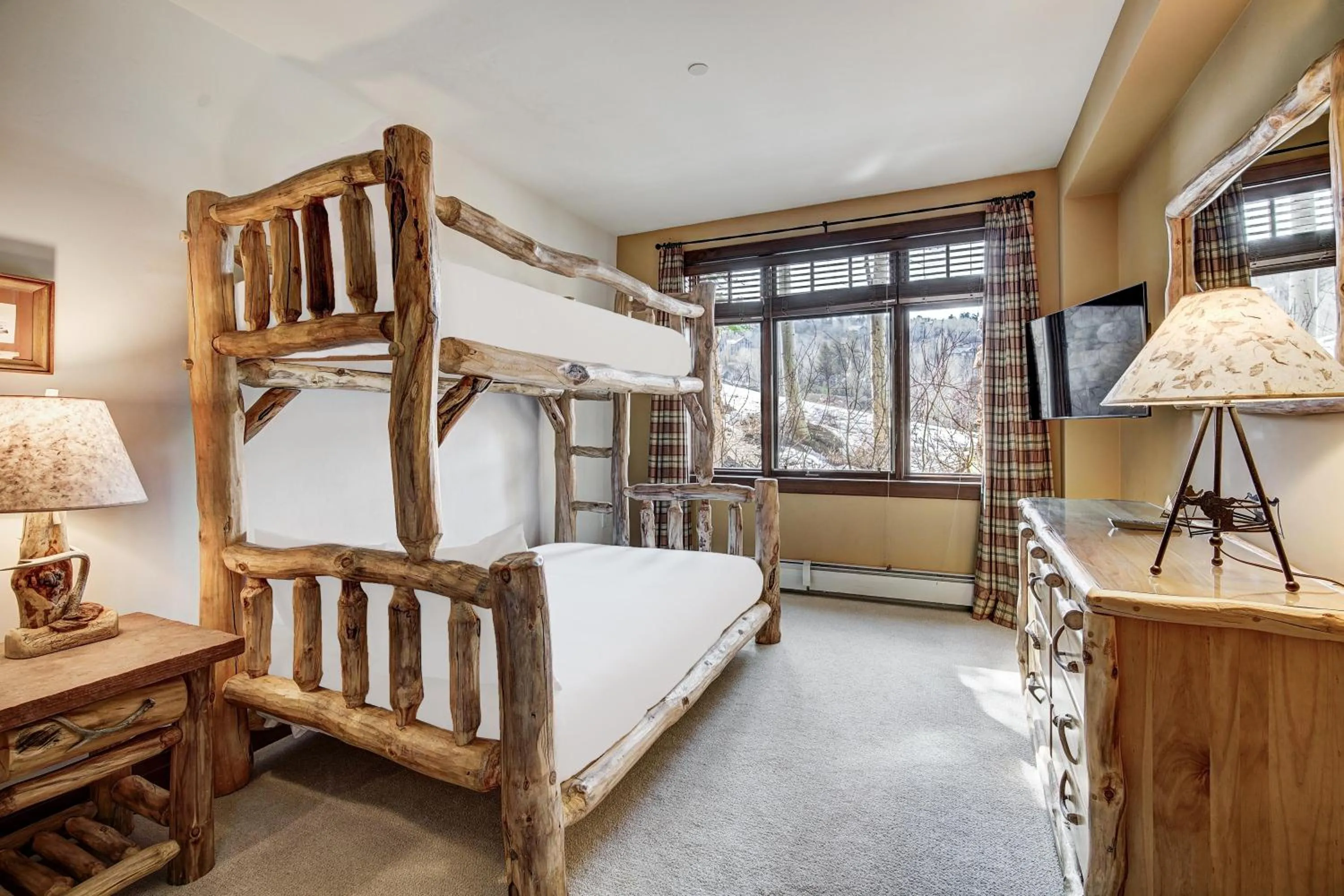 Bedroom, Bed in Bachelor Gulch Village