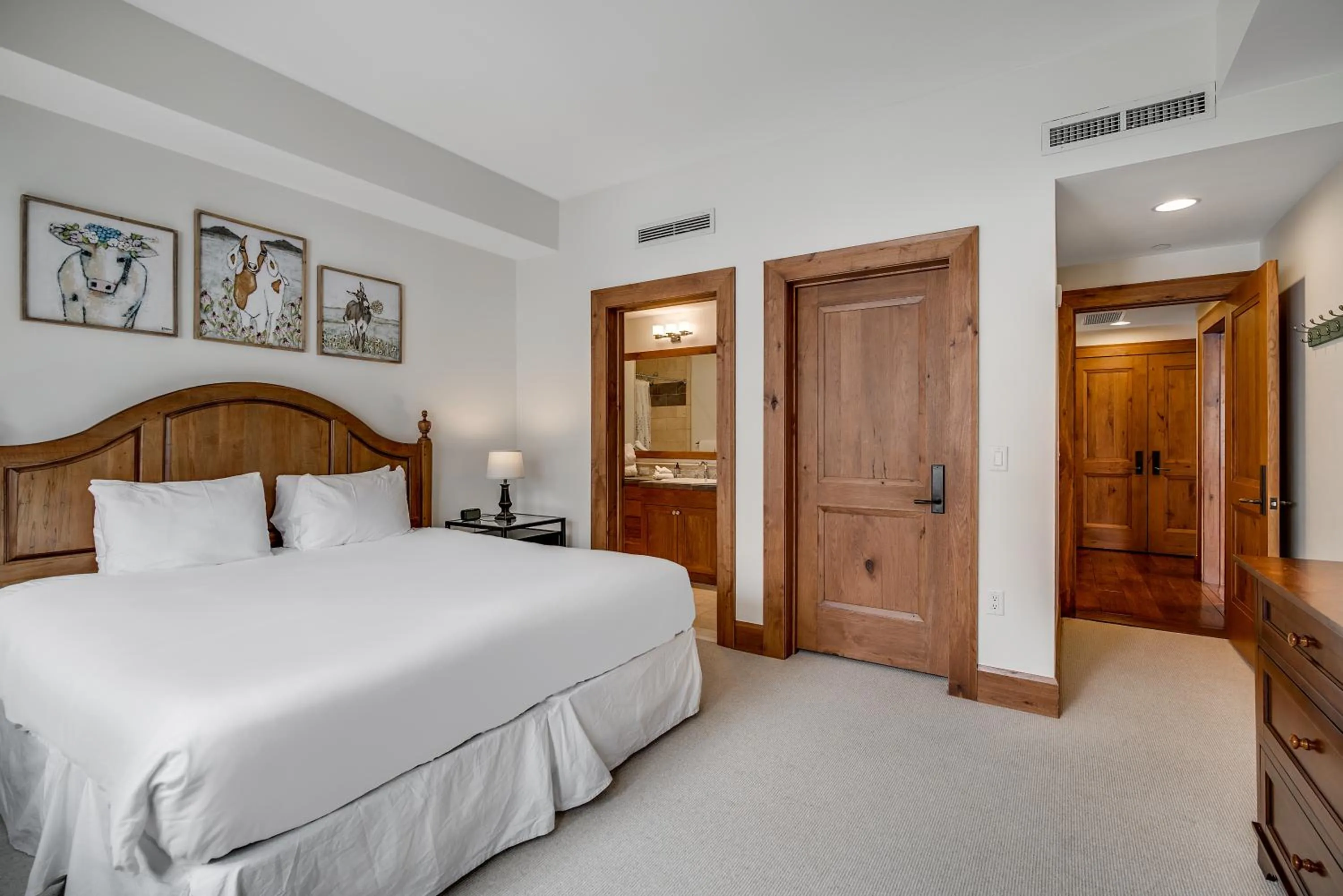 Bedroom, Bed in Bachelor Gulch Village