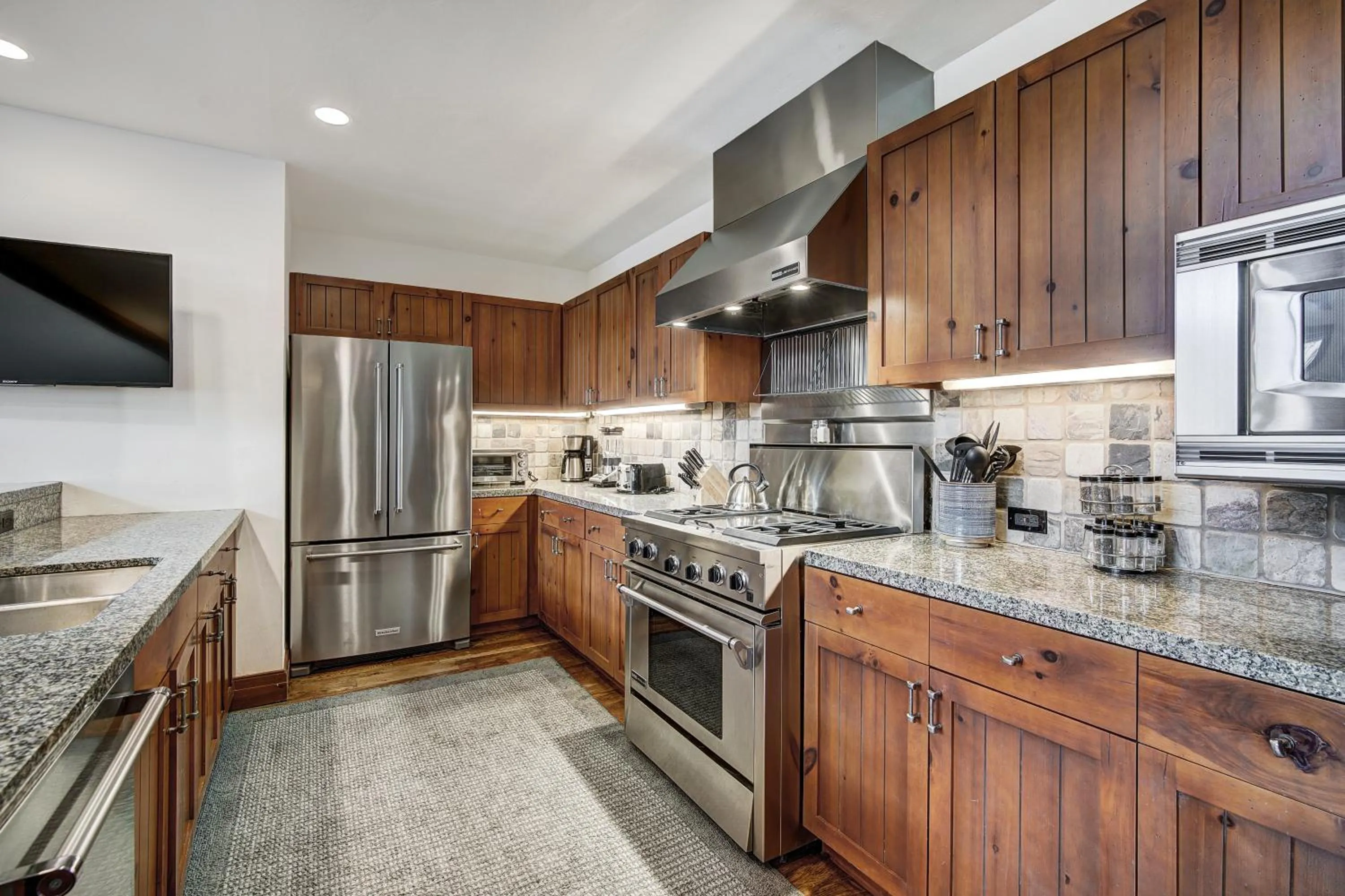 Kitchen or kitchenette in Bachelor Gulch Village